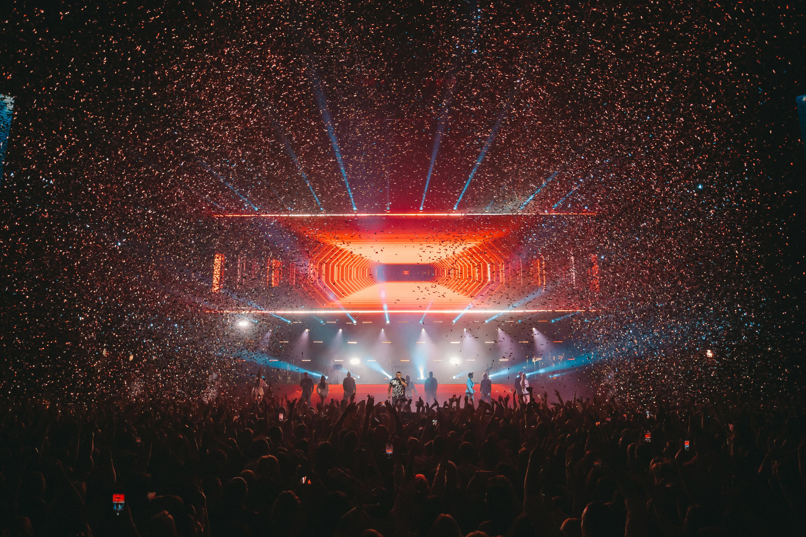 РУКИ ВВЕРХ. Фотограф Сонкина Татьяна