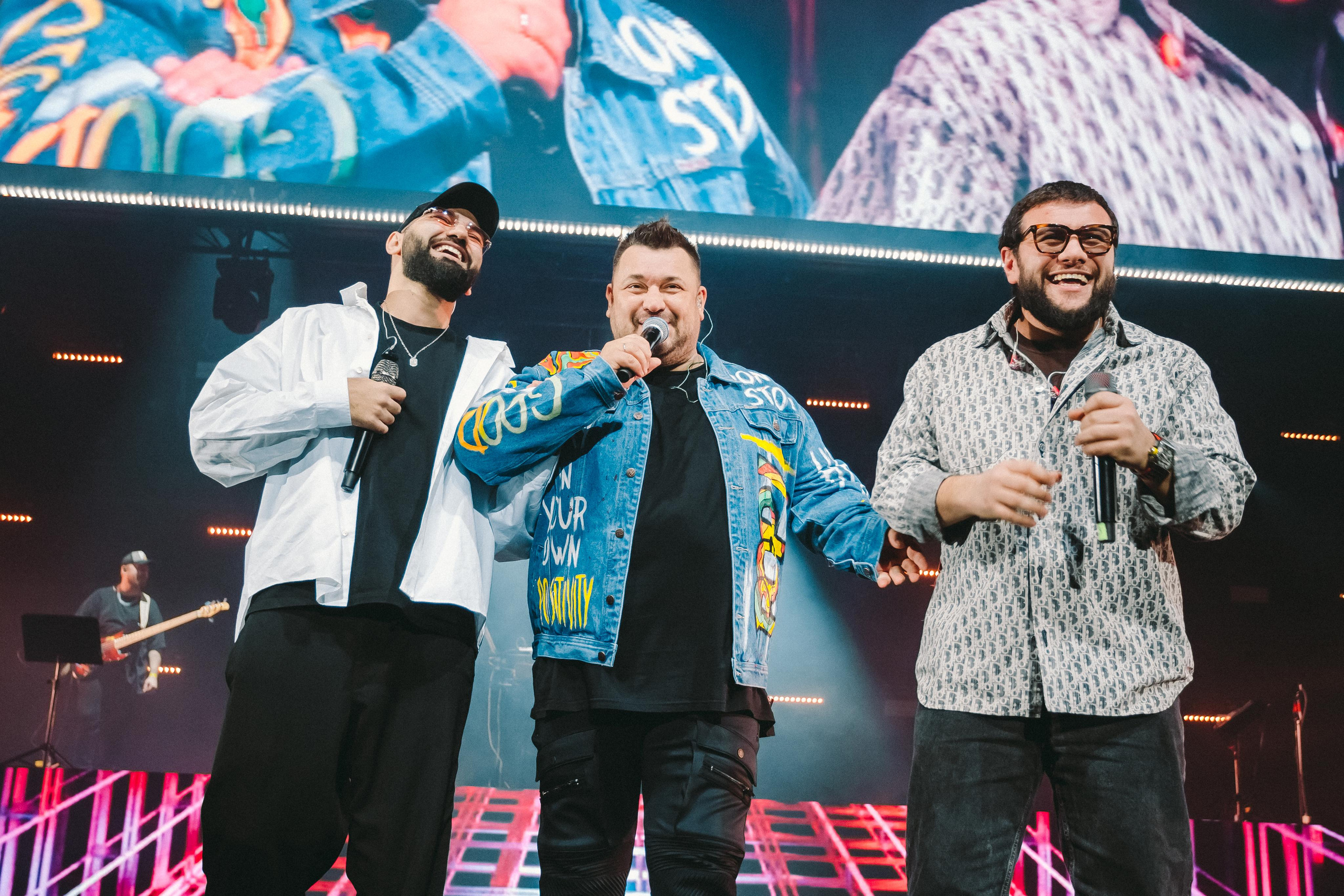 РУКИ ВВЕРХ. Фотограф Сонкина Татьяна