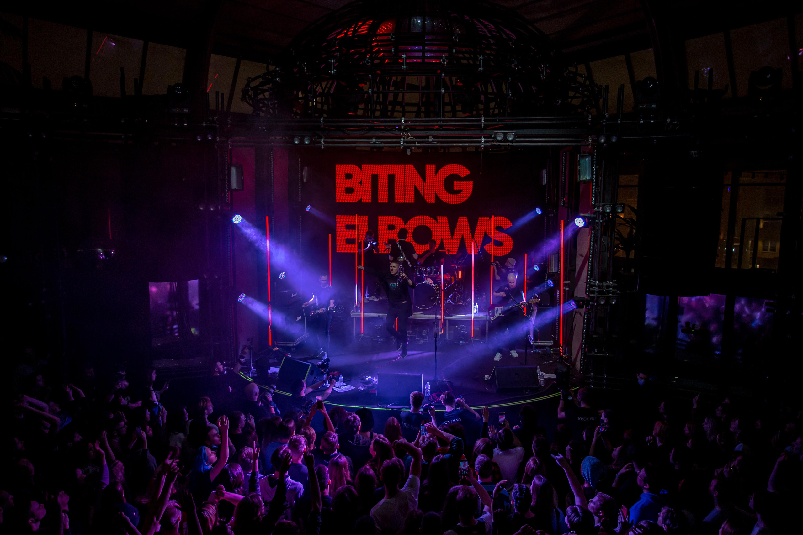 BITING ELBOWS. Photographer Sonkina Tatiana (Tanya Ash)