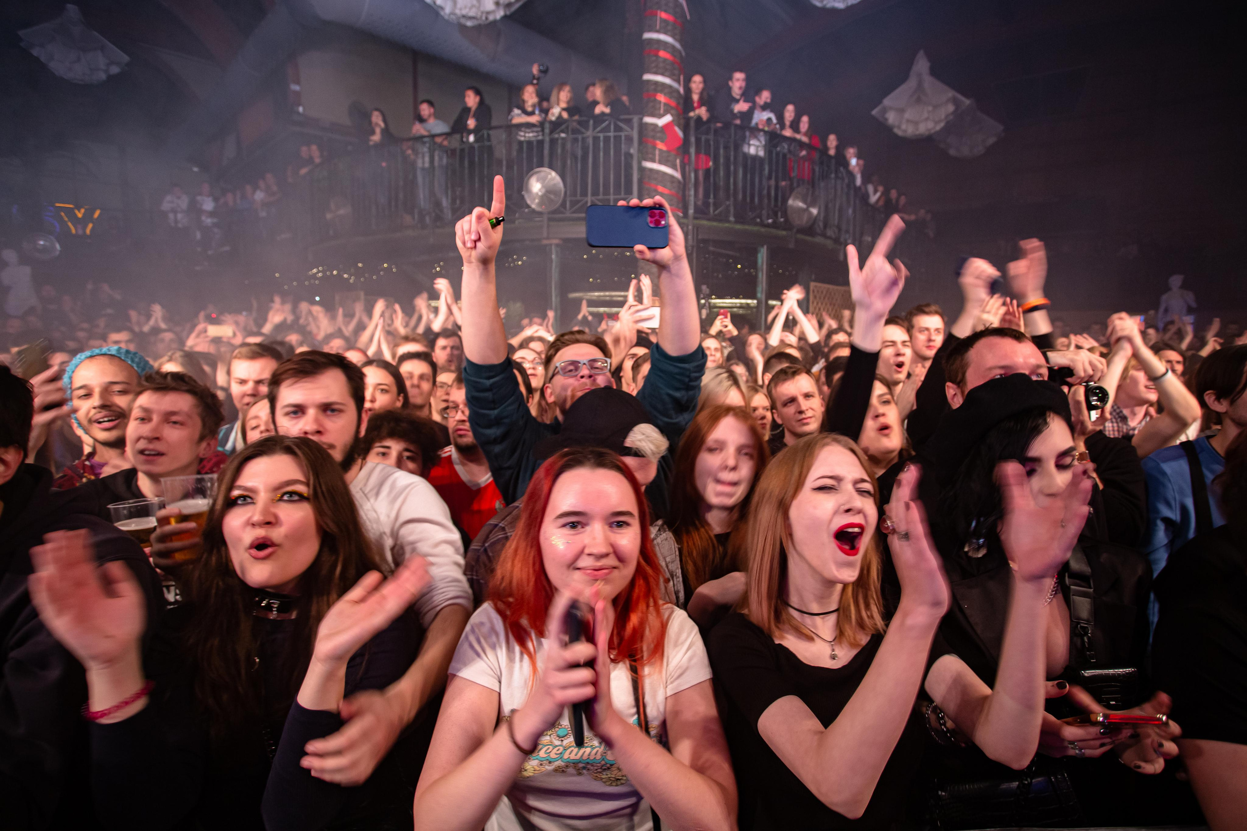 BITING ELBOWS. Photographer Sonkina Tatiana (Tanya Ash)