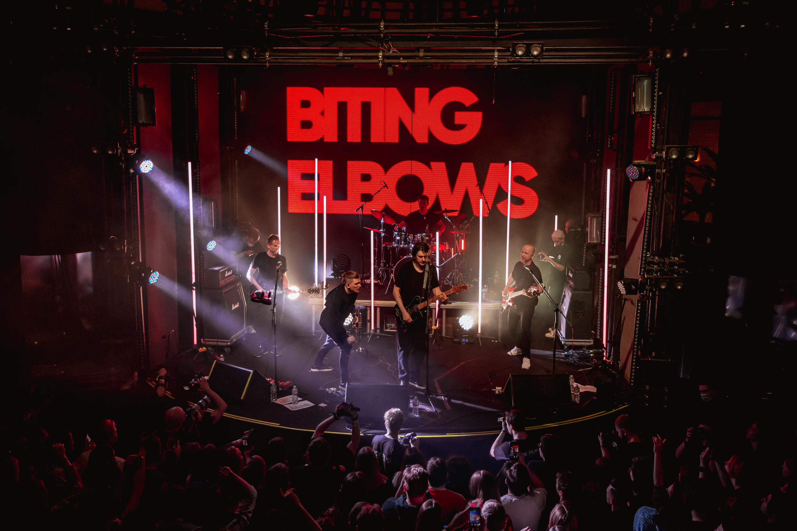 BITING ELBOWS. Photographer Sonkina Tatiana (Tanya Ash)