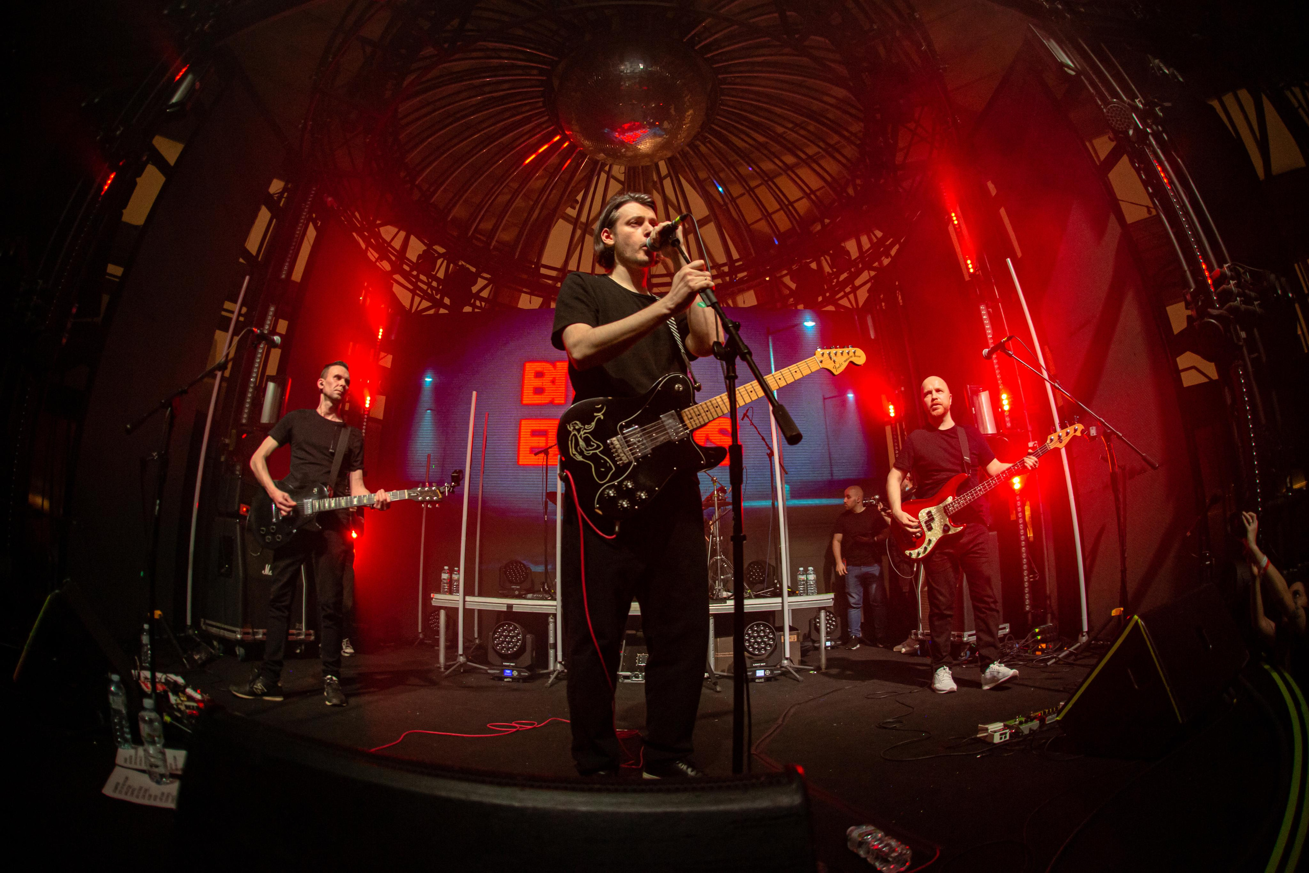 BITING ELBOWS. Photographer Sonkina Tatiana (Tanya Ash)