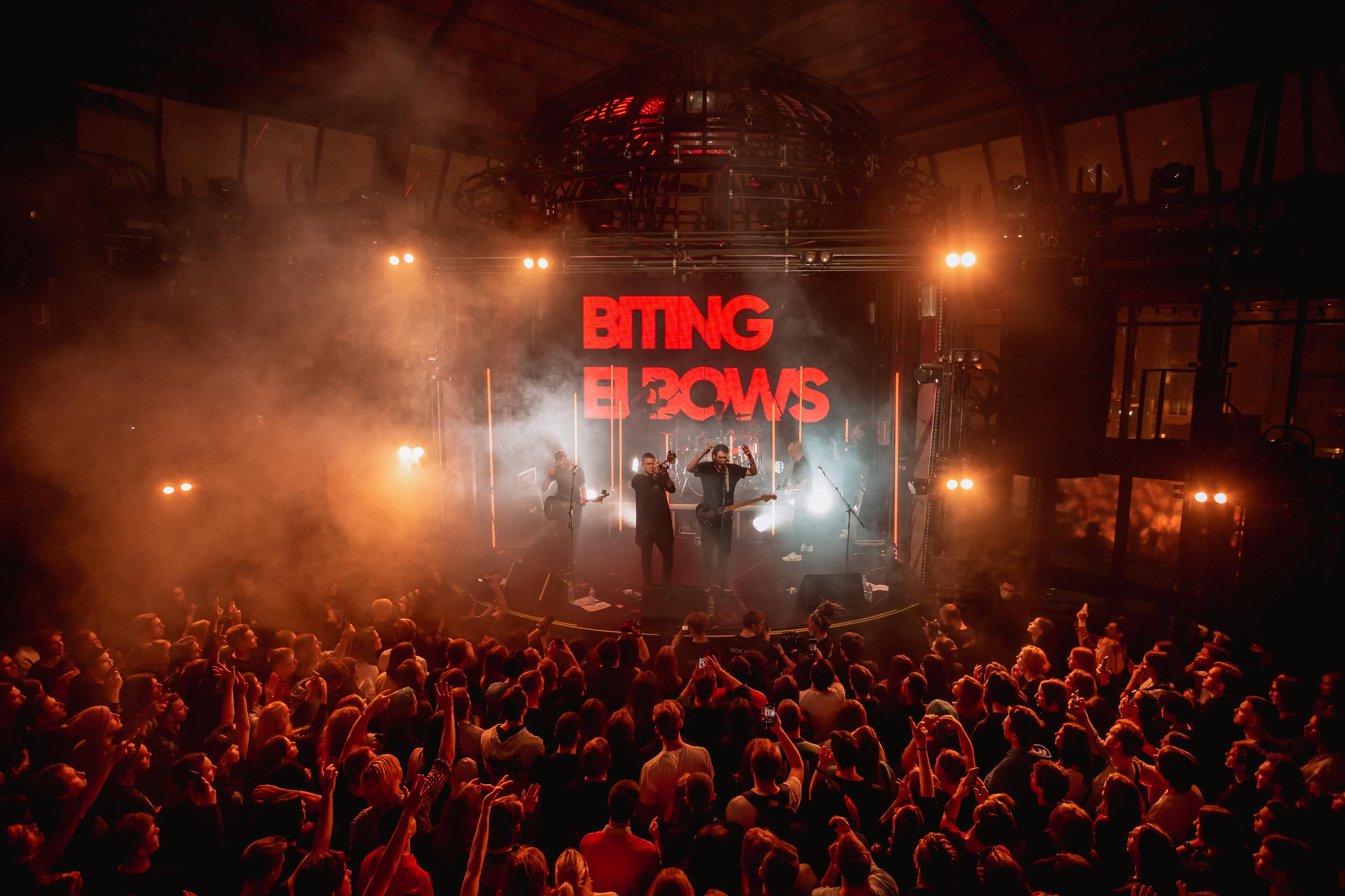 BITING ELBOWS. Photographer Sonkina Tatiana (Tanya Ash)