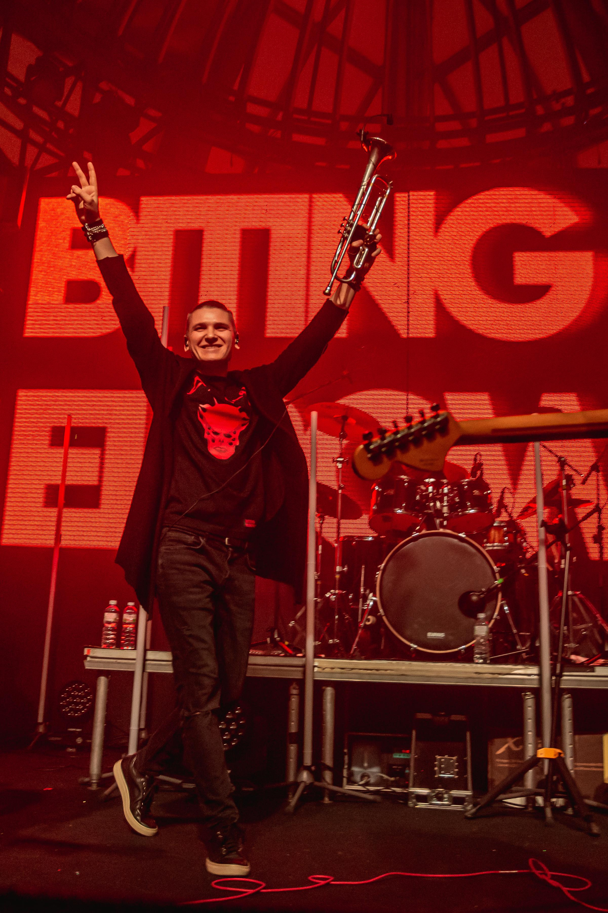 BITING ELBOWS. Photographer Sonkina Tatiana (Tanya Ash)