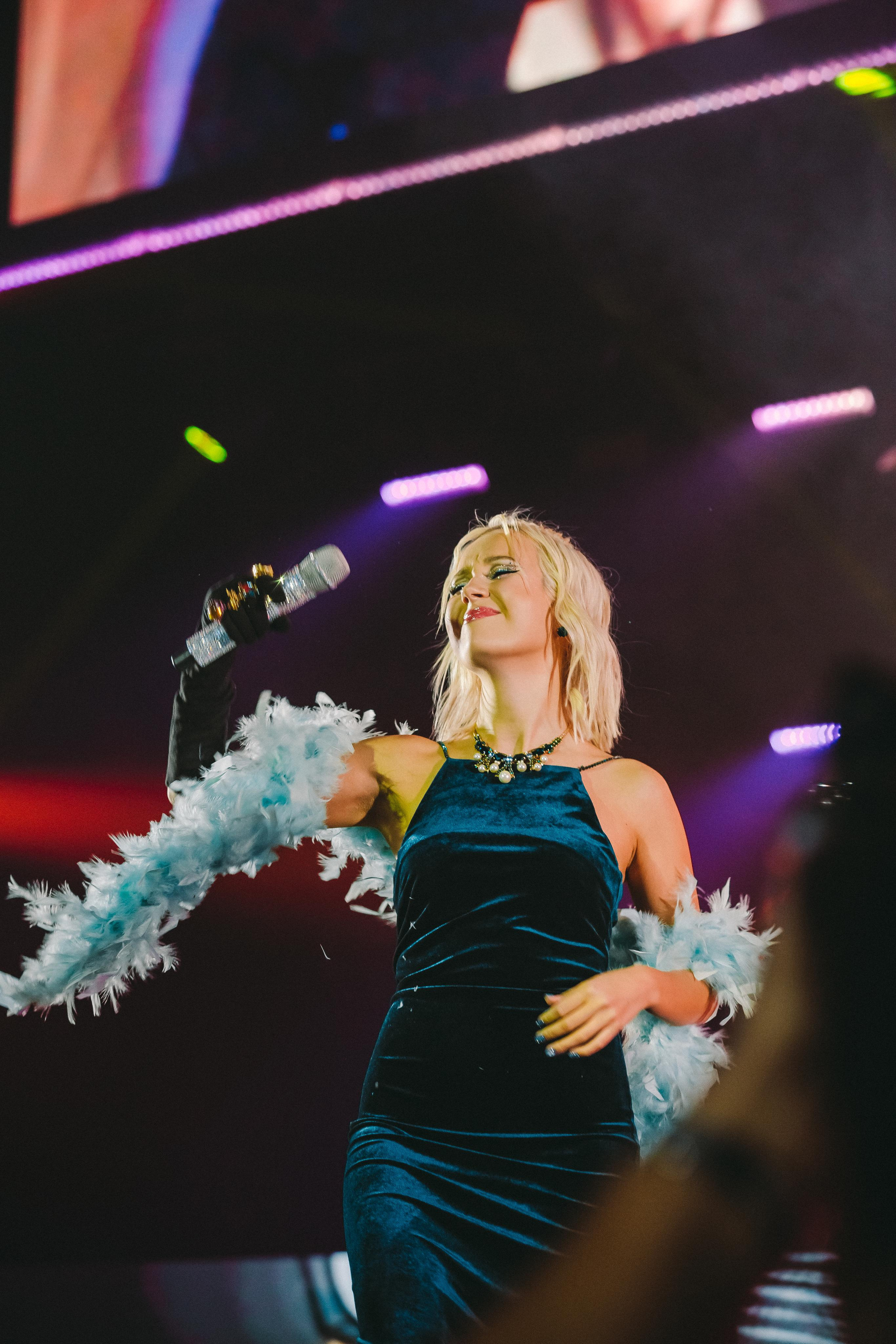 РУКИ ВВЕРХ. Фотограф Сонкина Татьяна