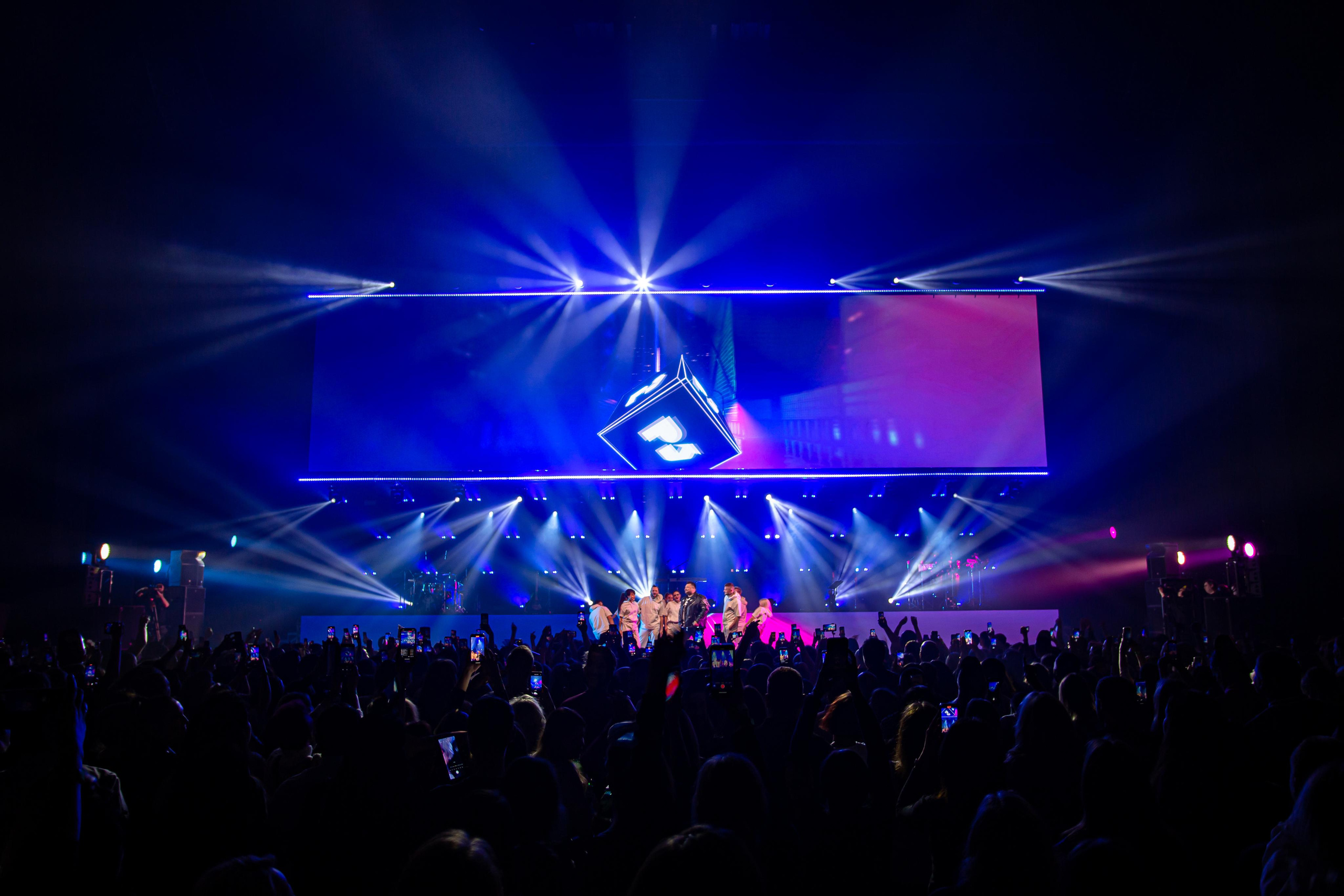 РУКИ ВВЕРХ. Фотограф Сонкина Татьяна