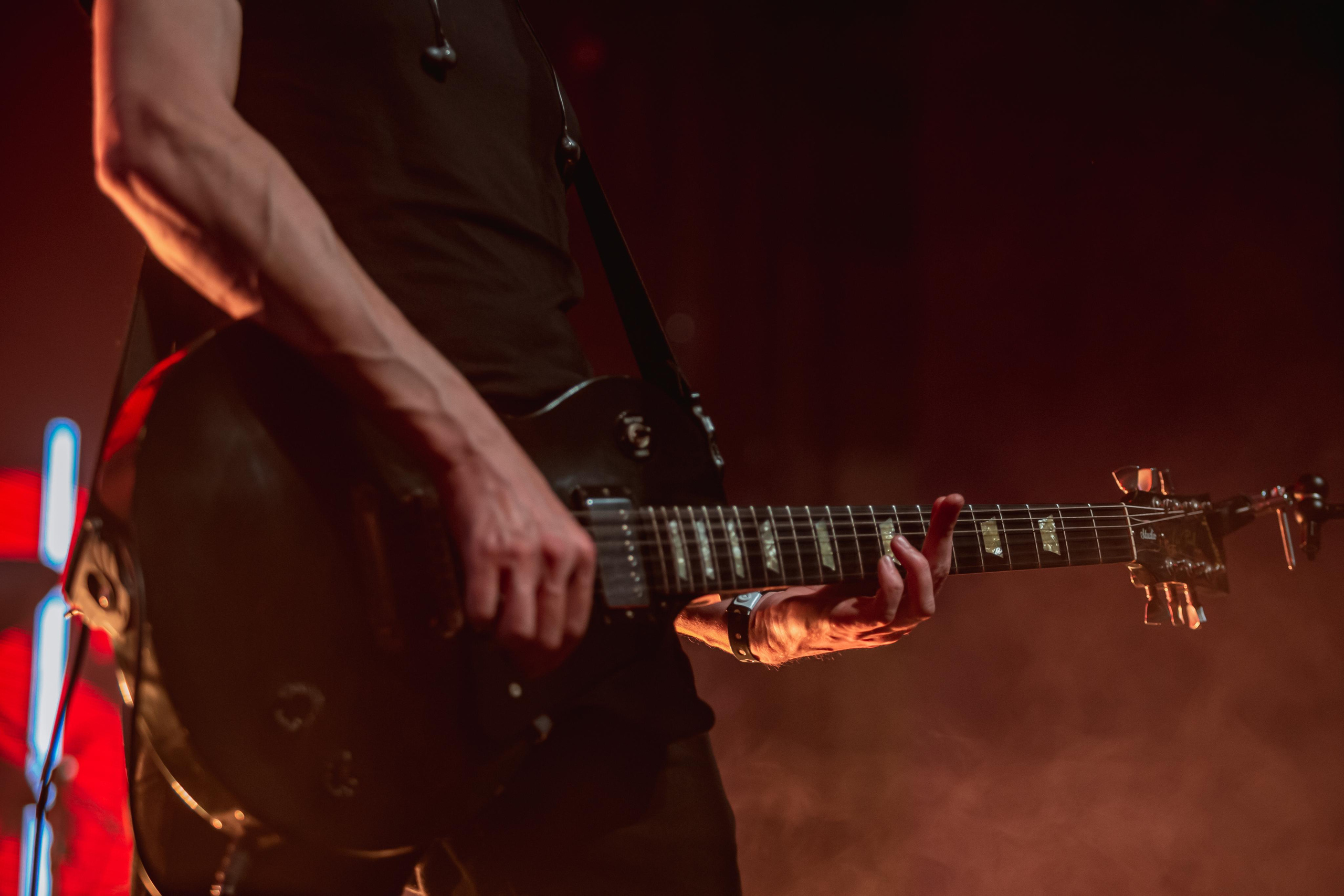 BITING ELBOWS. Photographer Sonkina Tatiana (Tanya Ash)