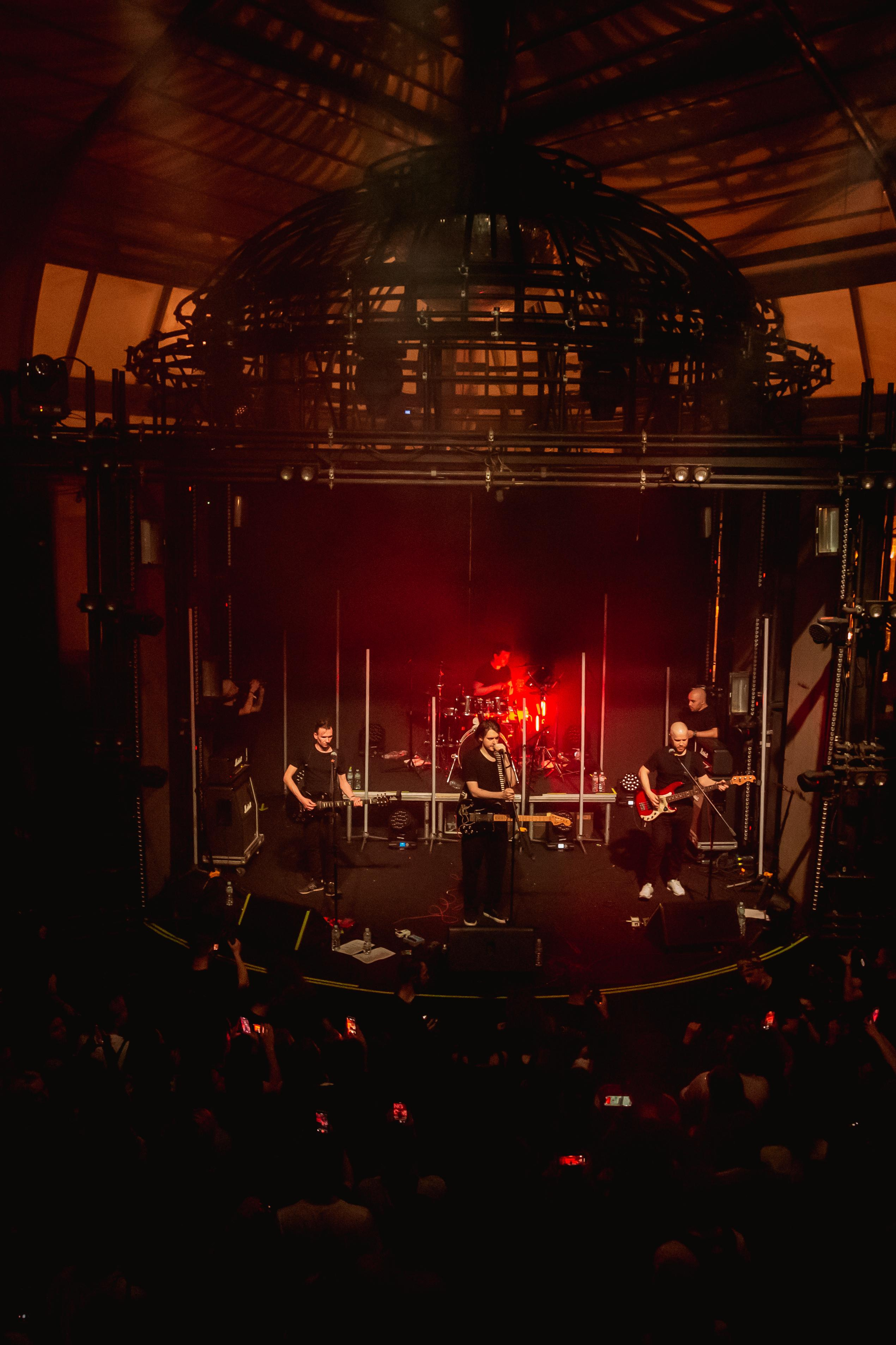 BITING ELBOWS. Photographer Sonkina Tatiana (Tanya Ash)