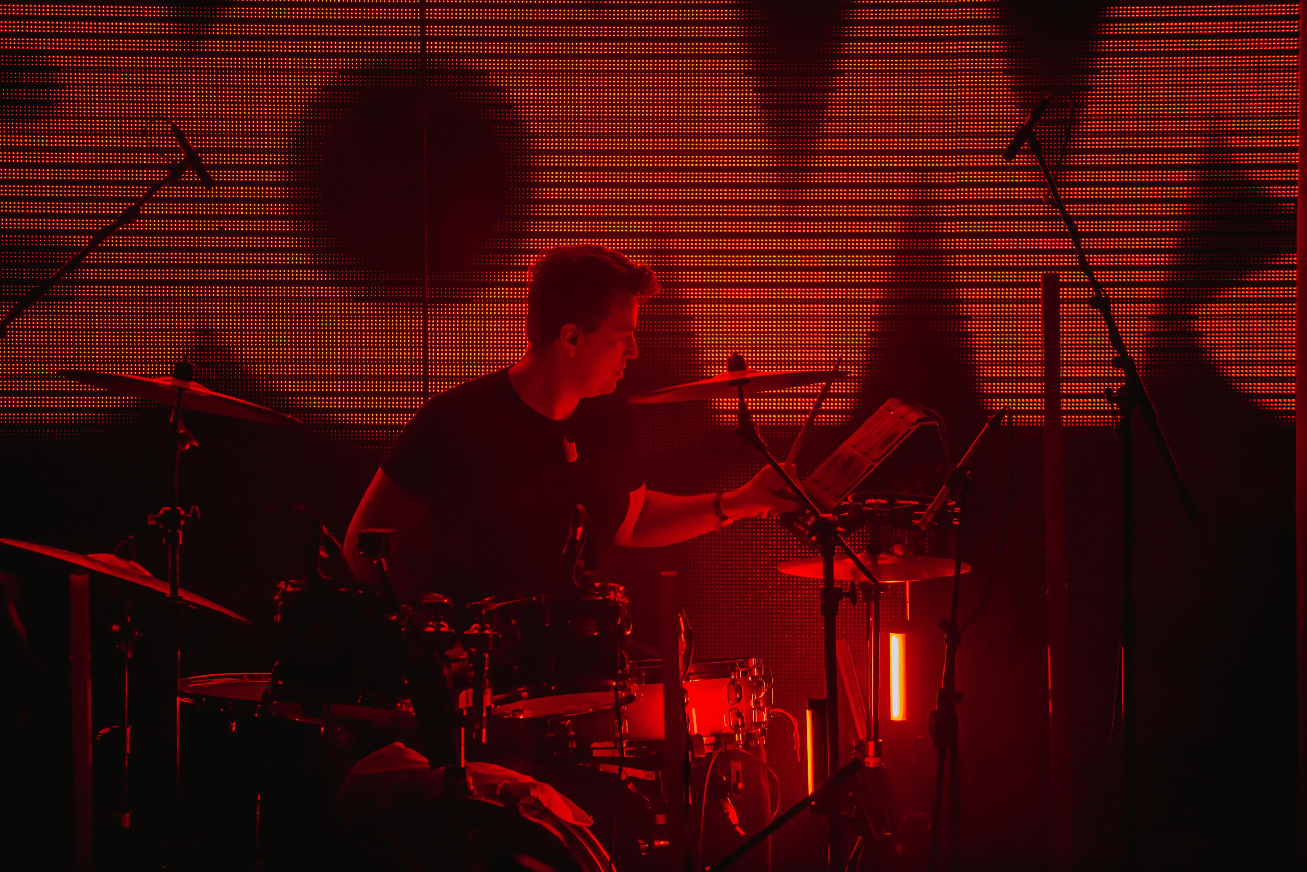 BITING ELBOWS. Photographer Sonkina Tatiana (Tanya Ash)