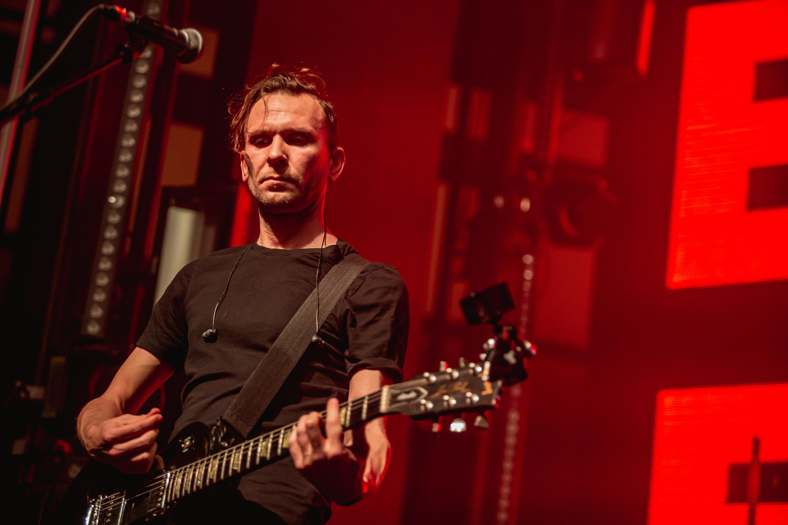 BITING ELBOWS. Photographer Sonkina Tatiana (Tanya Ash)