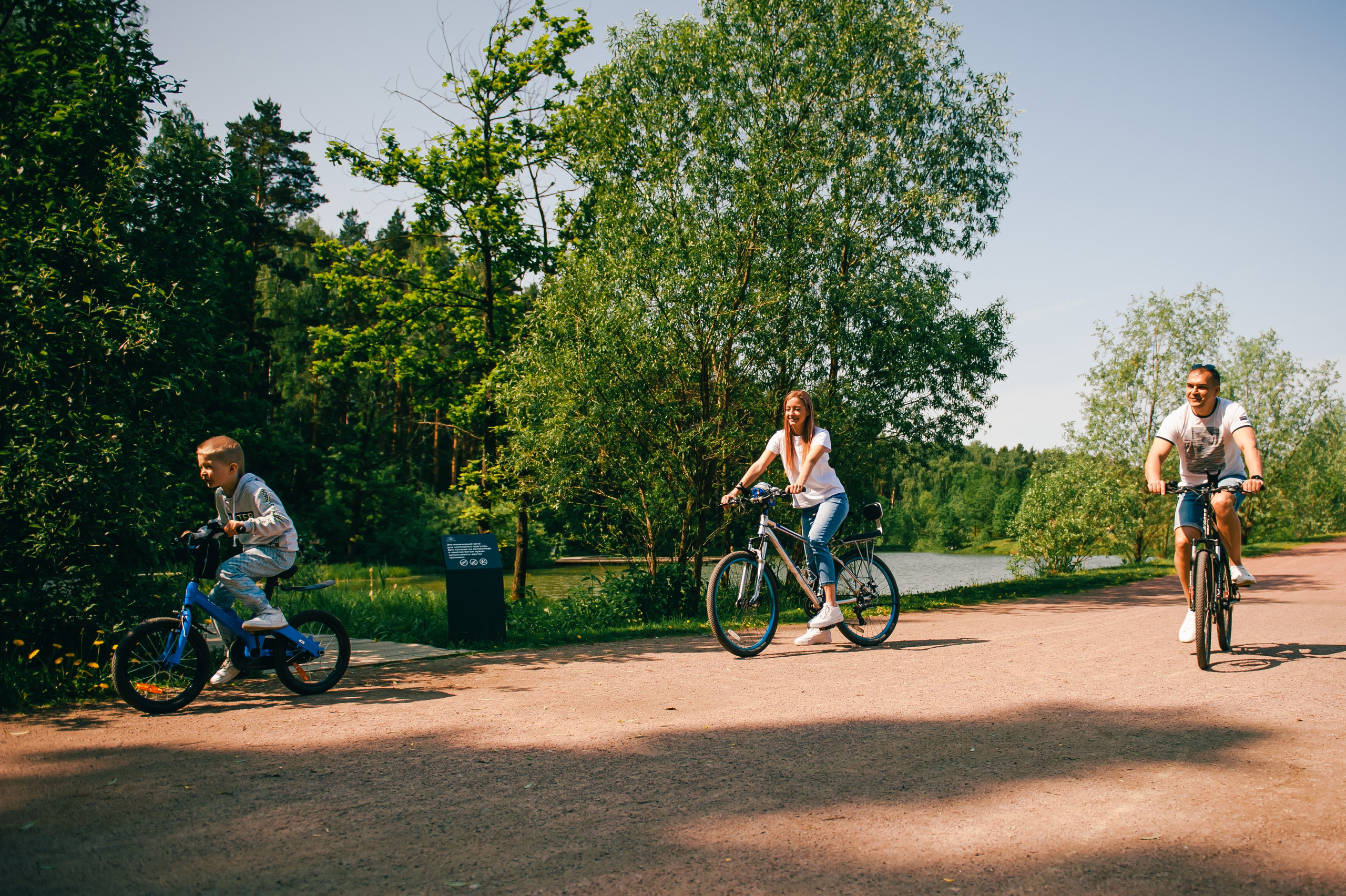 семейная фотосессия на природе, фотосессия в парке, живые эмоции