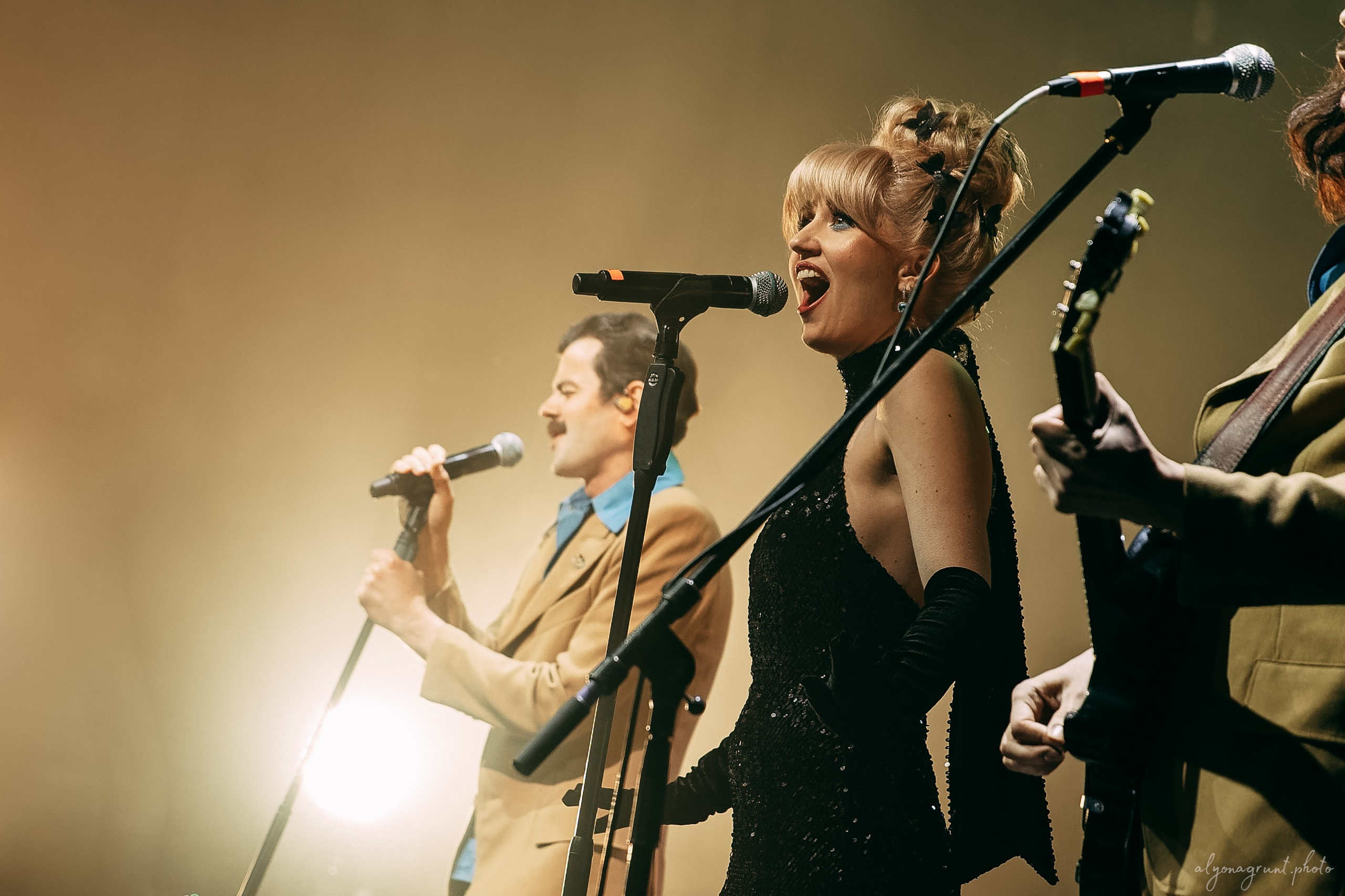 ВИА Велюр, фоторепортаж, СПб, BASE, 14.12.2025. Алена Адрианова: фотограф в Санкт-Петербурге