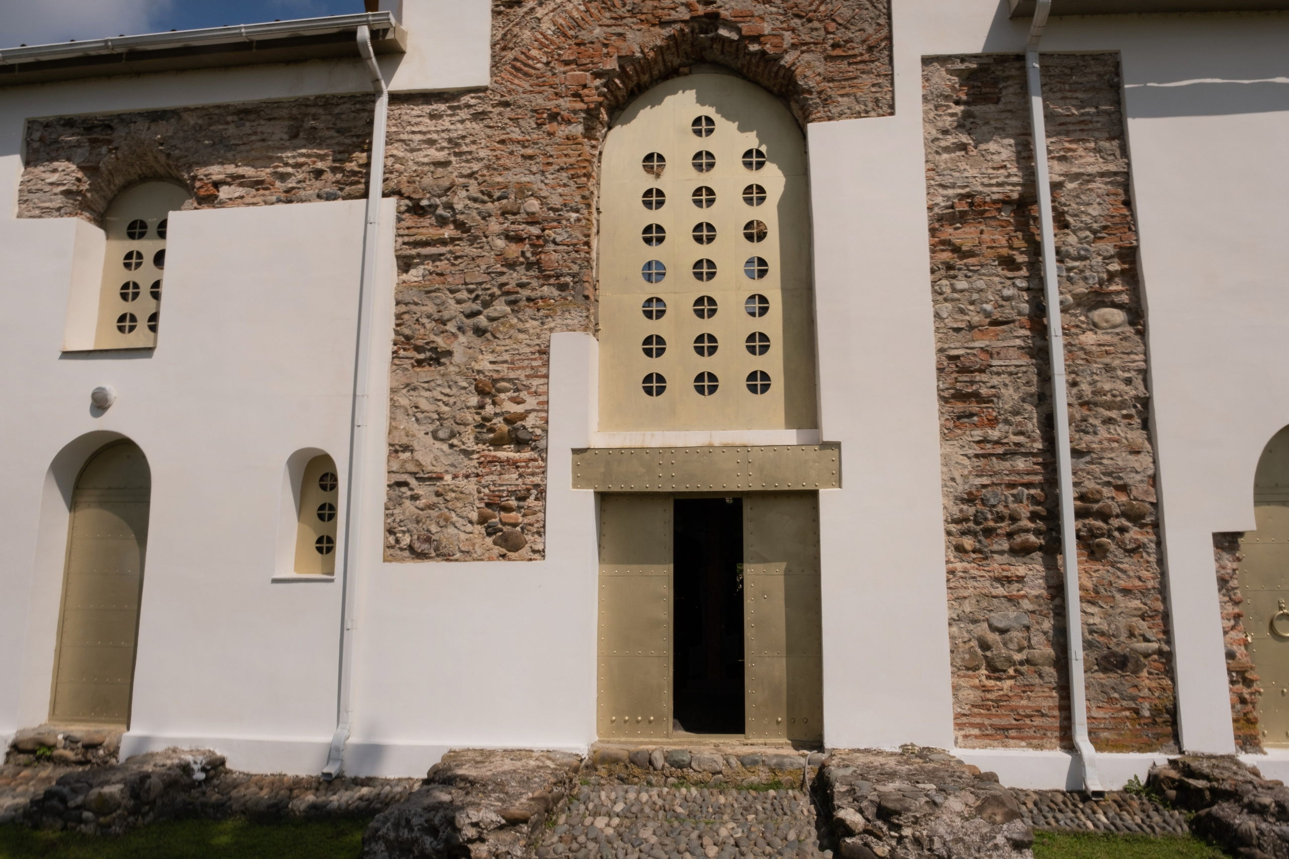 Драндский собор. Семейный фотограф на крещение и венчание