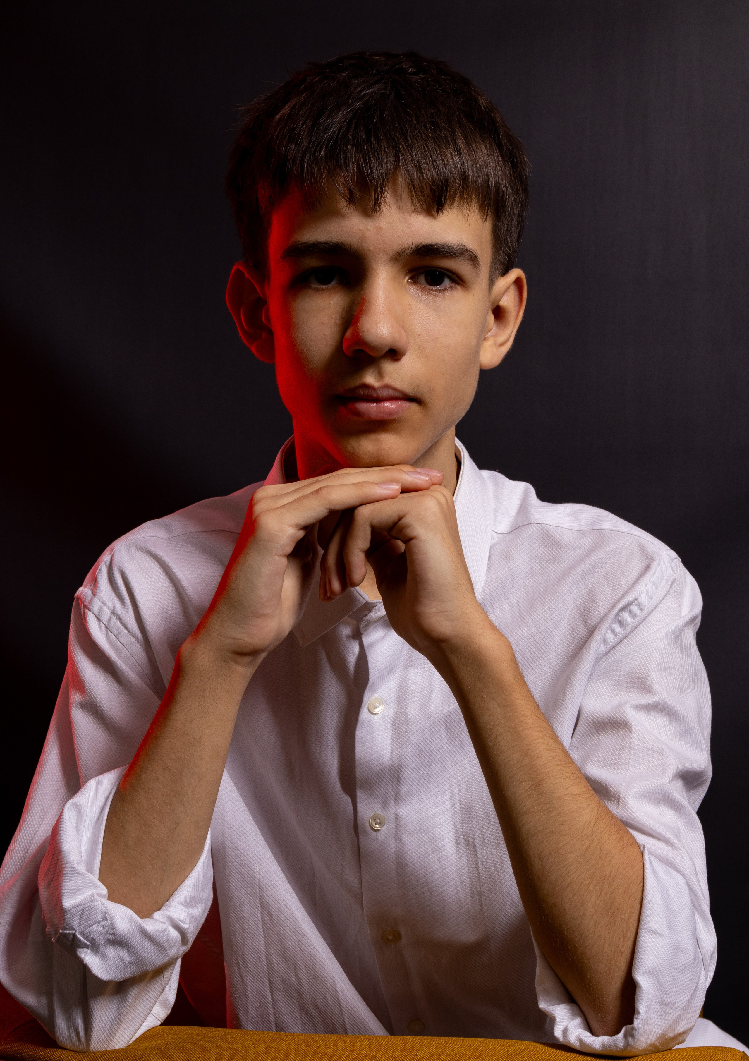 Мужской портрет. Я работаю в разных жанрах фотографии — от портретов до свадебной и семейной съёмки — в городе Междуреченске. Виктория Куреннова