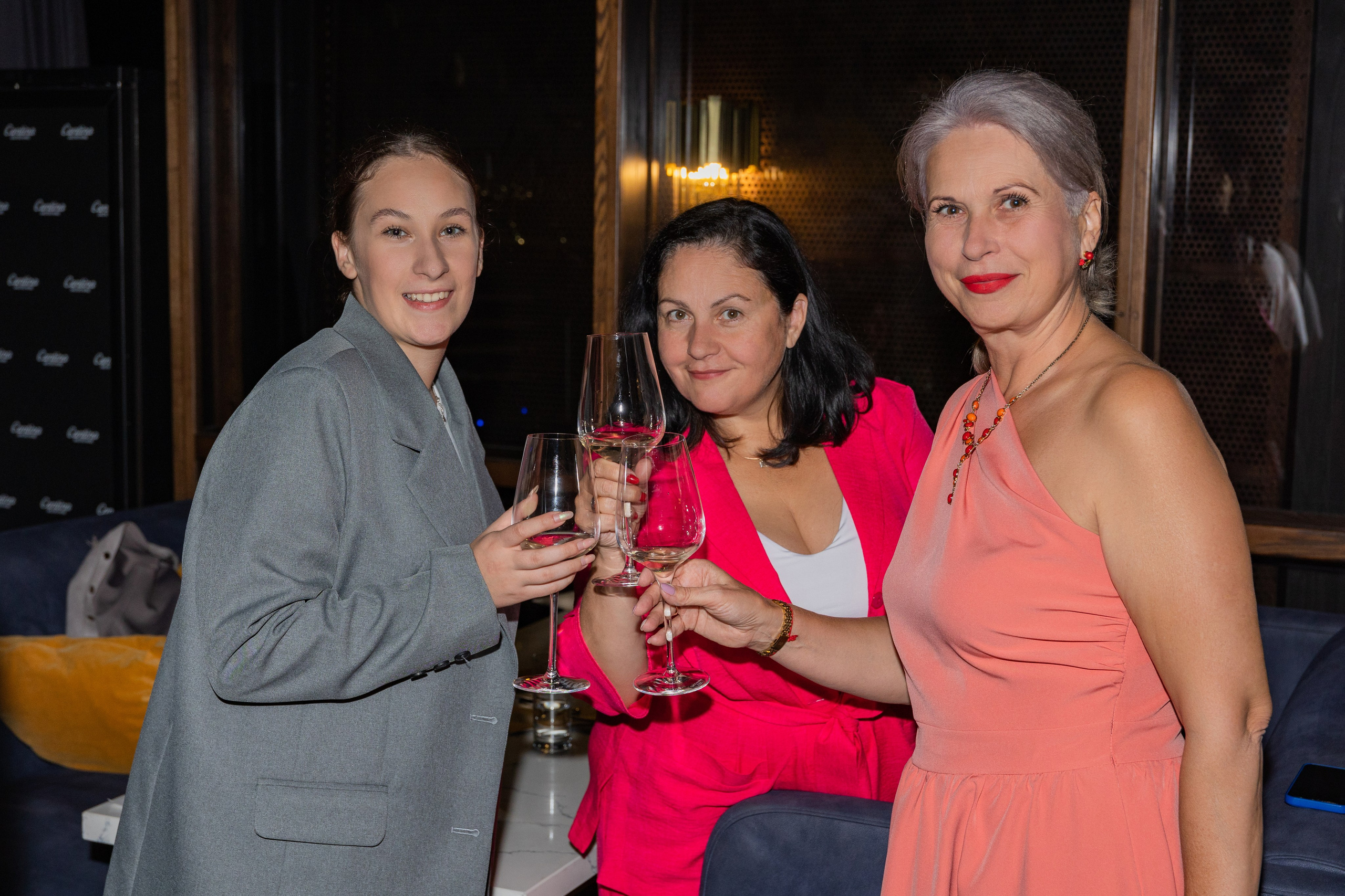 Дигустация вина от магазина Дилан в ресторане Кантина. Выпускные альбомы во Владивостоке