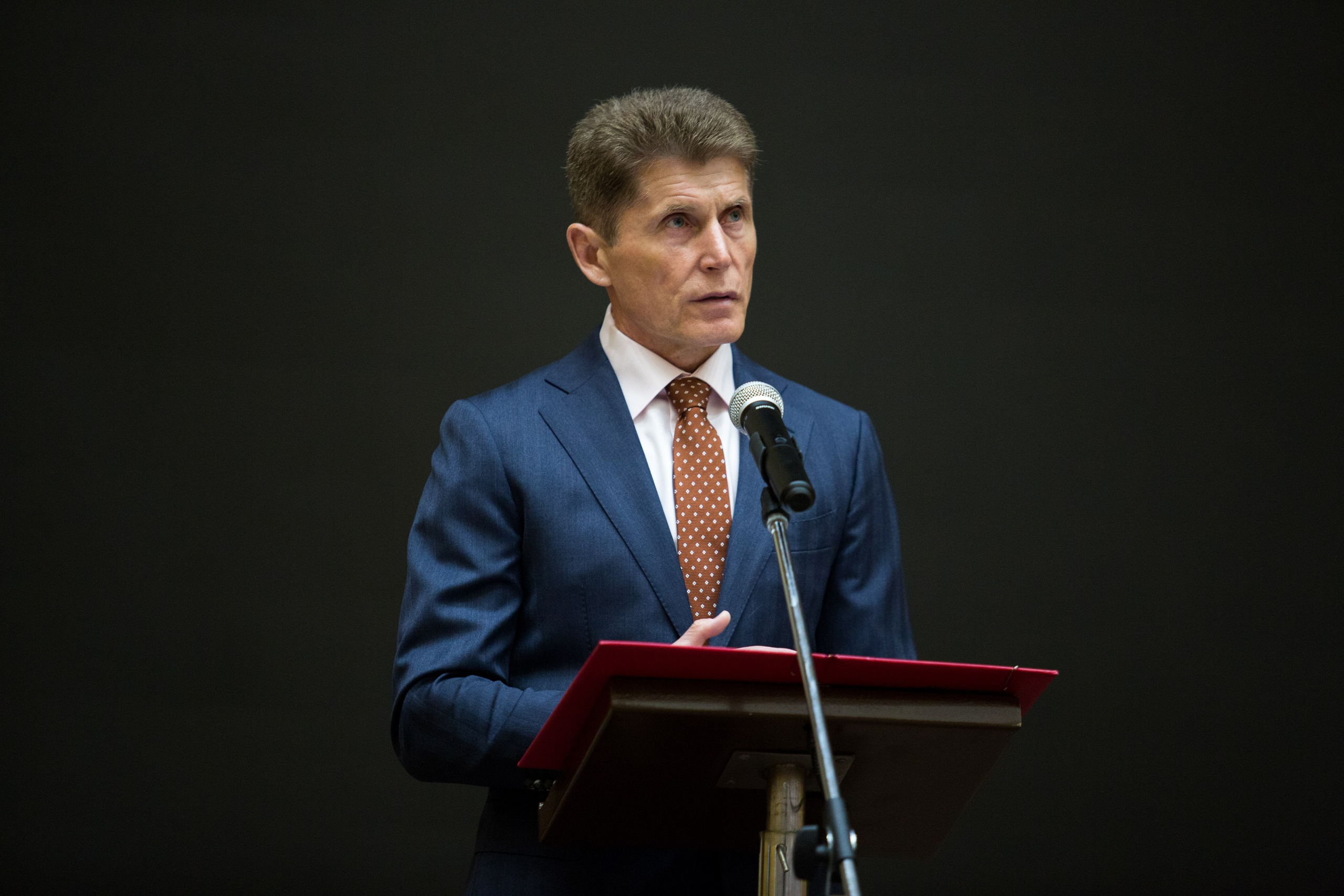 Пленарное заседание «Бизнес у моря». Репортажный фотограф во Владивостоке