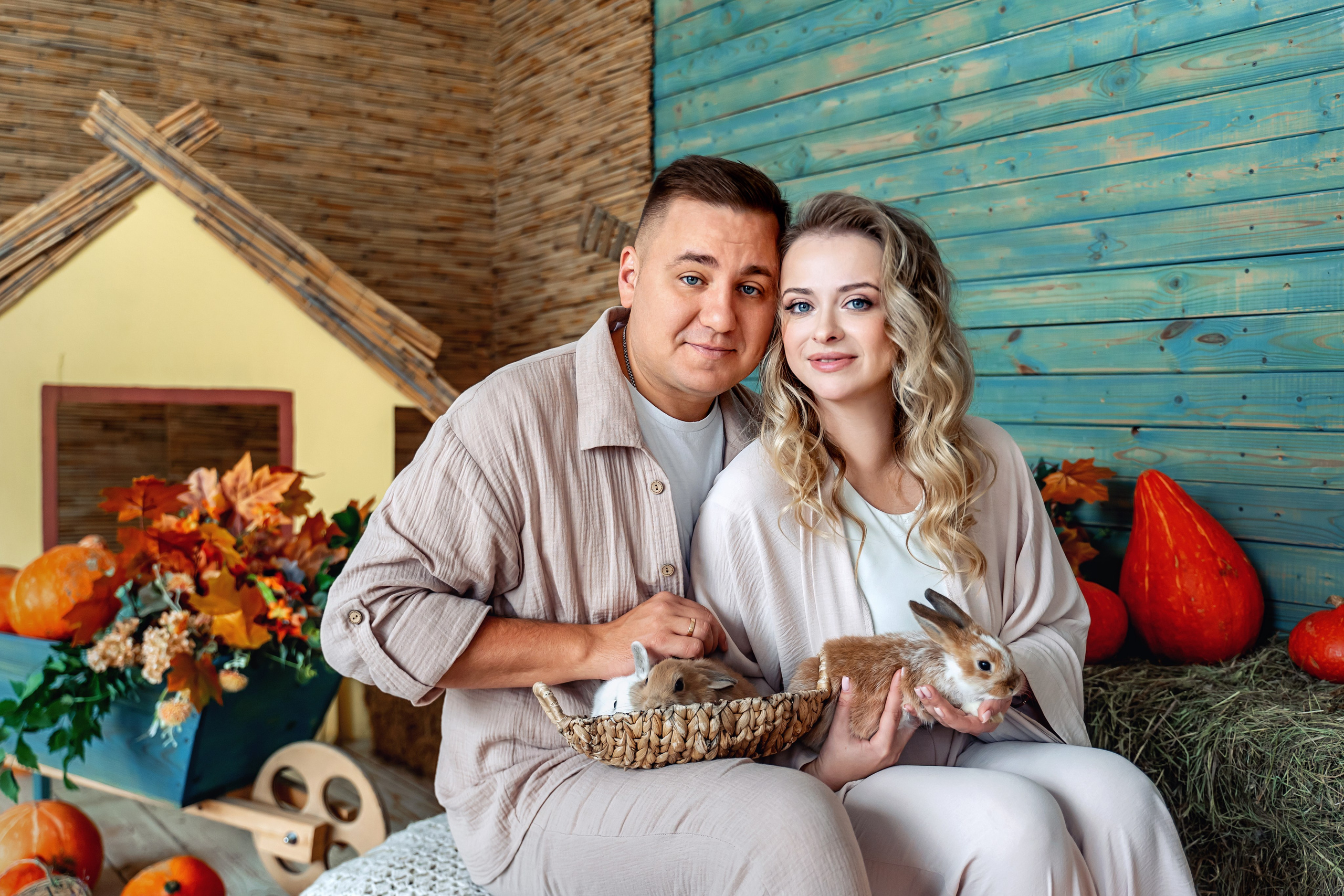 Семейная съемка с кроликами в студии. Фотограф \ Видеограф на Крещение, Венчание Москва| Семейные съемки