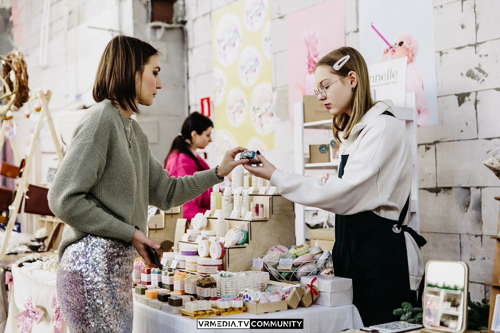 Традиционный рождественский базар и Garage Sale