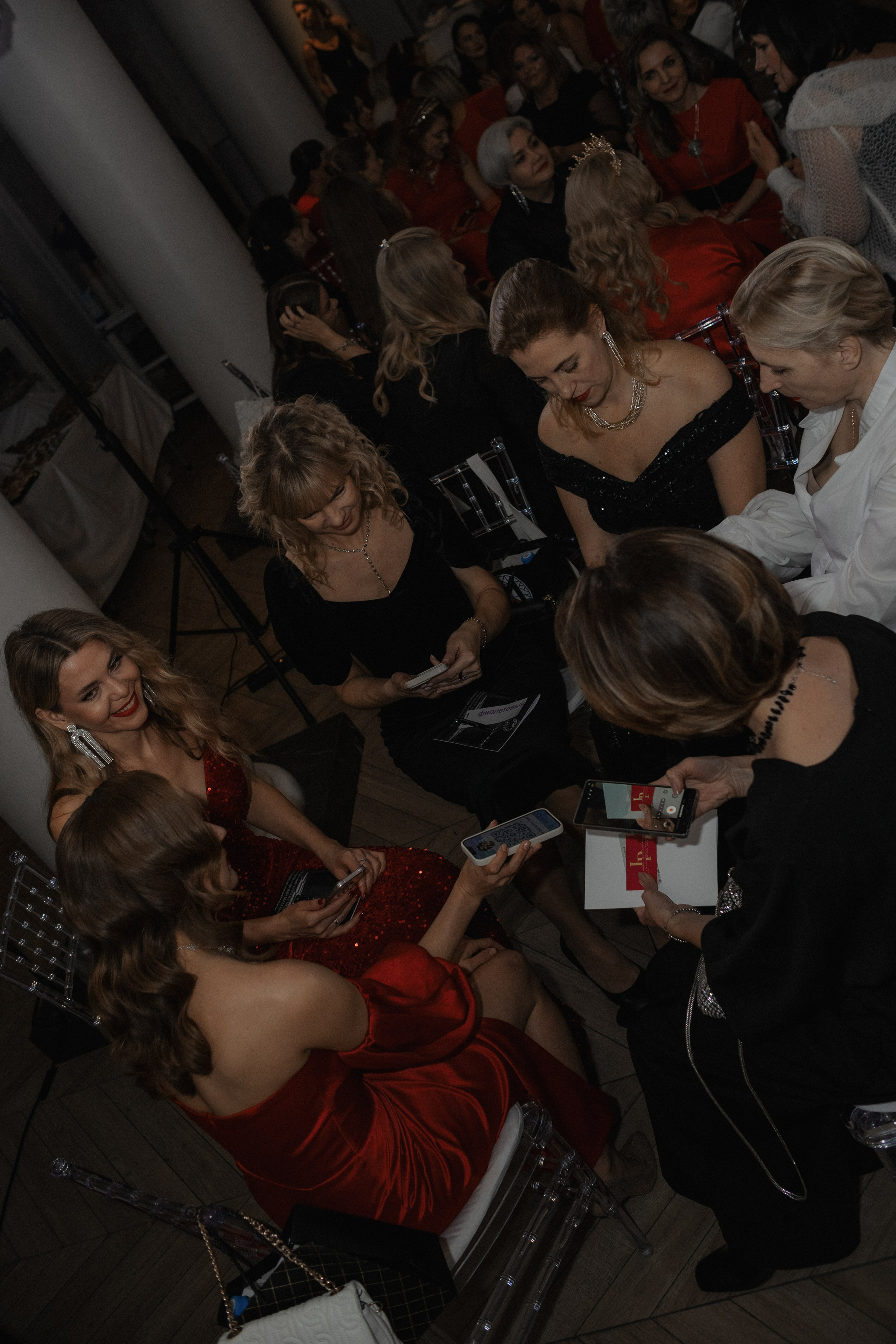 Бал-нетворкинг «Ход Королевы» от сообщества «Код Публичности» (декабрь 2025, Калининград). Женский и семейный фотограф в Калининграде Надежда Подлипинская