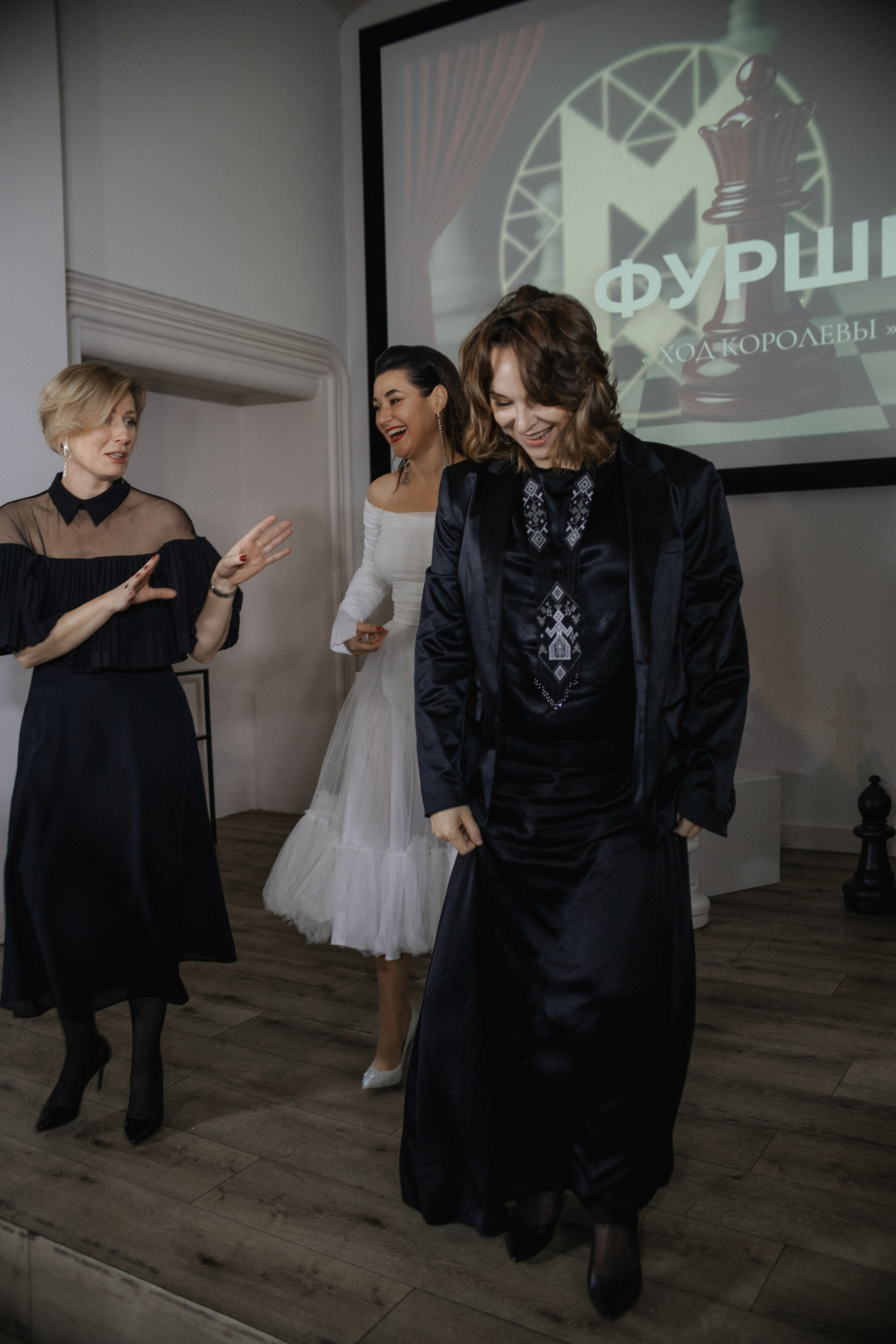 Бал-нетворкинг «Ход Королевы» от сообщества «Код Публичности» (декабрь 2025, Калининград). Женский и семейный фотограф в Калининграде Надежда Подлипинская
