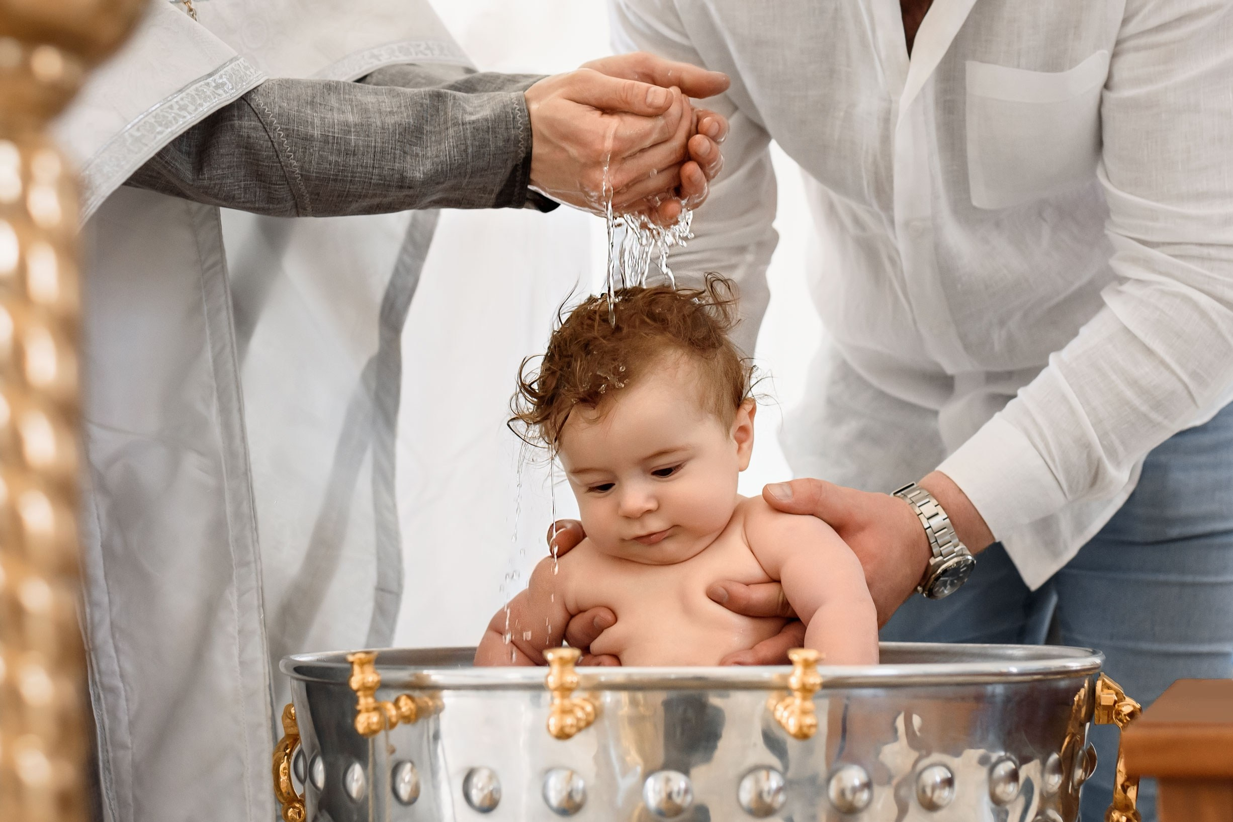 Фотографии момента погружения в купель (Таинство крещения). Moscow_CPC