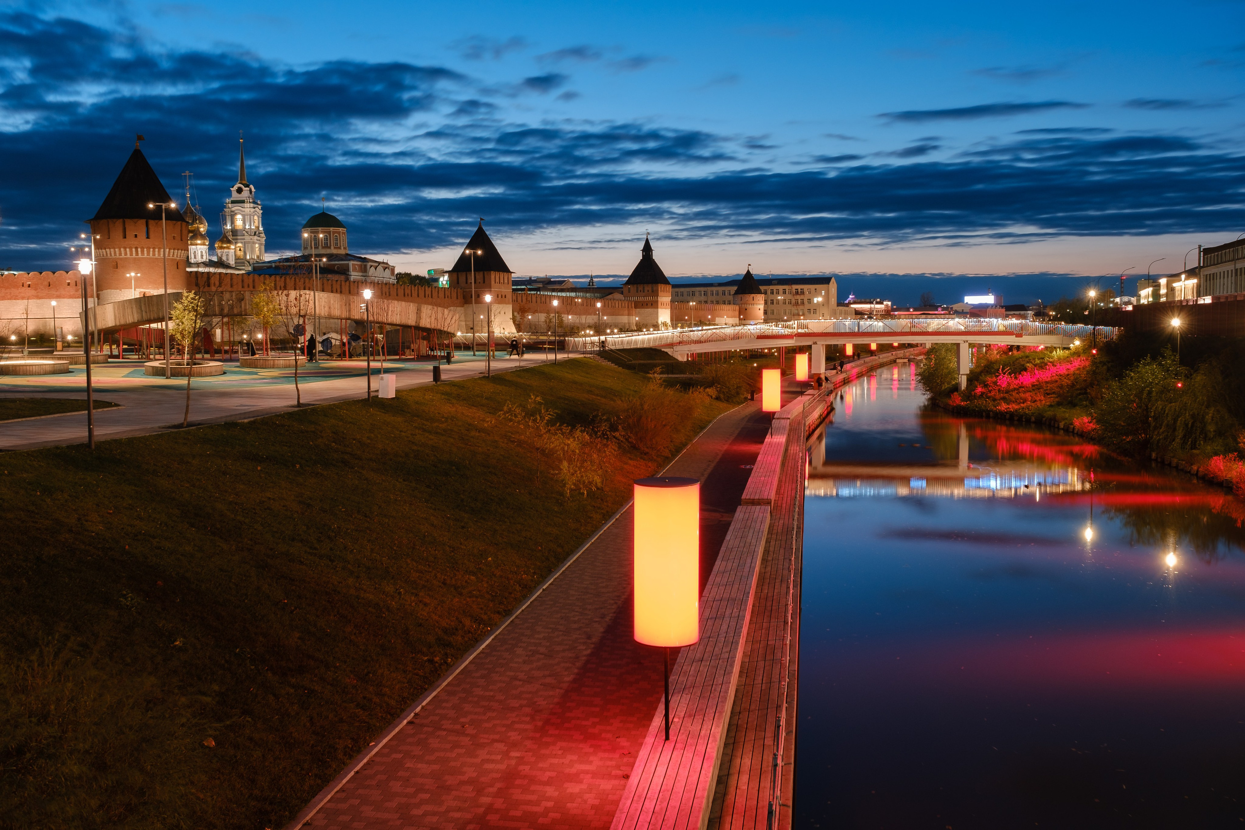 Казанская набережная в Туле после заката