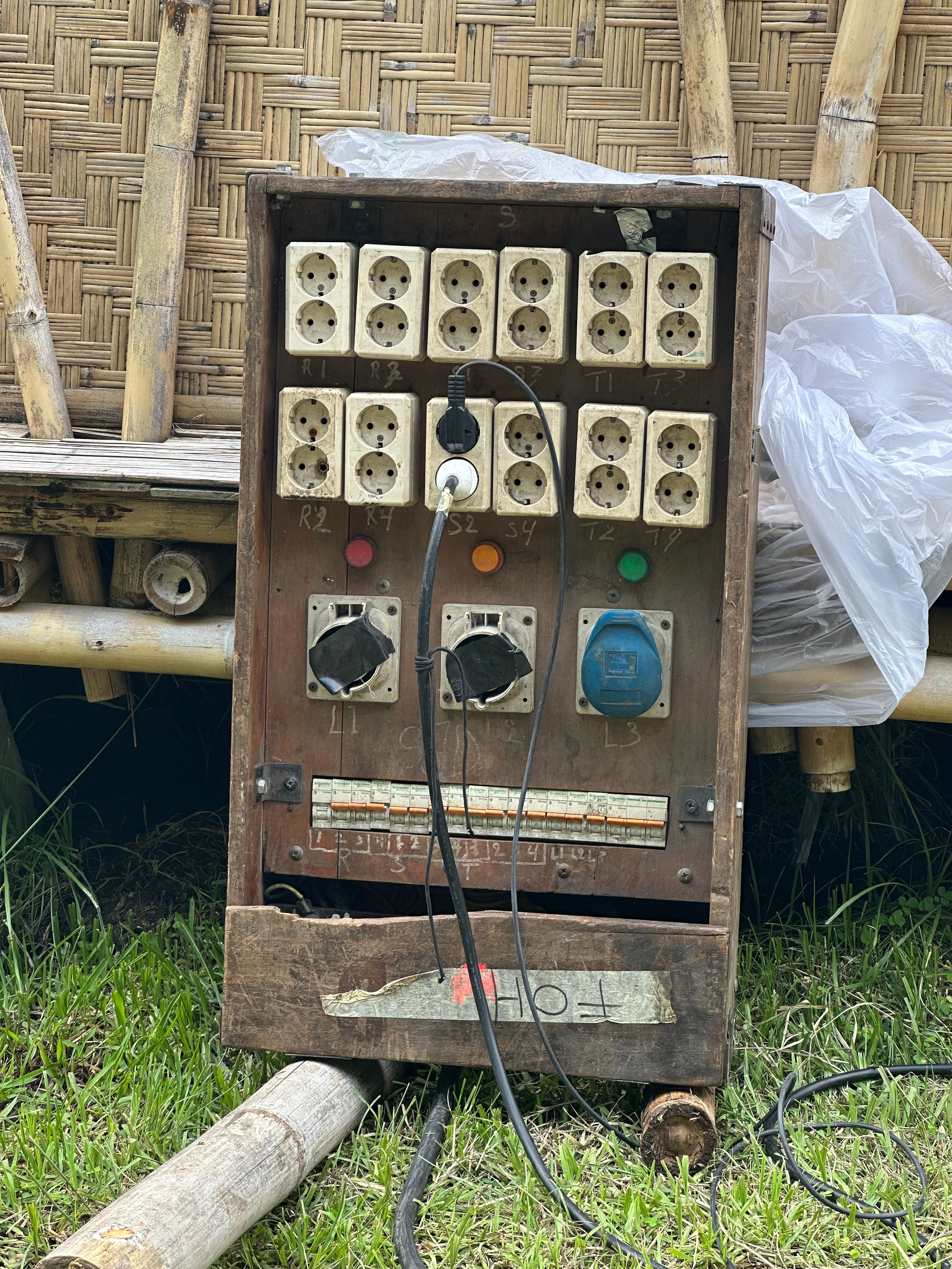 BALI BURNING MAN. LAMPU FESTIVAL