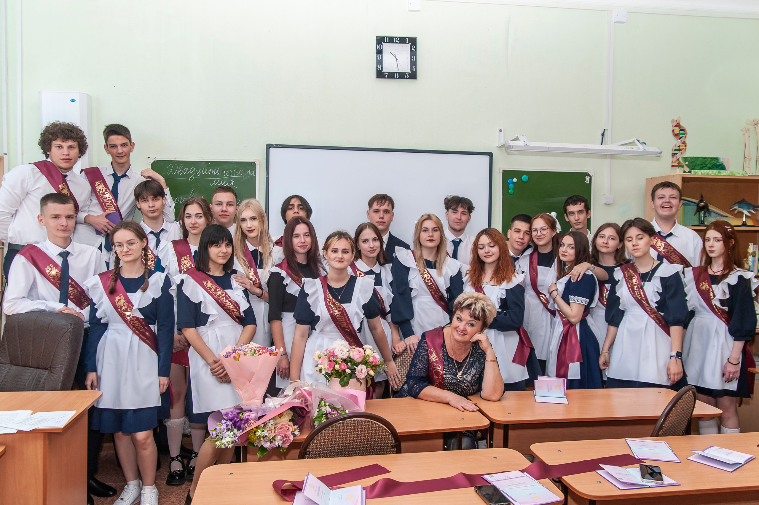 Последний Звонок МАОУ СОШ № 17 им. Эдуарда Есаяна — Архипо-Осиповка. Свадебный и семейный фотограф Денис Лукьянов в Краснодаре, Краснодарском крае и Республике Крым