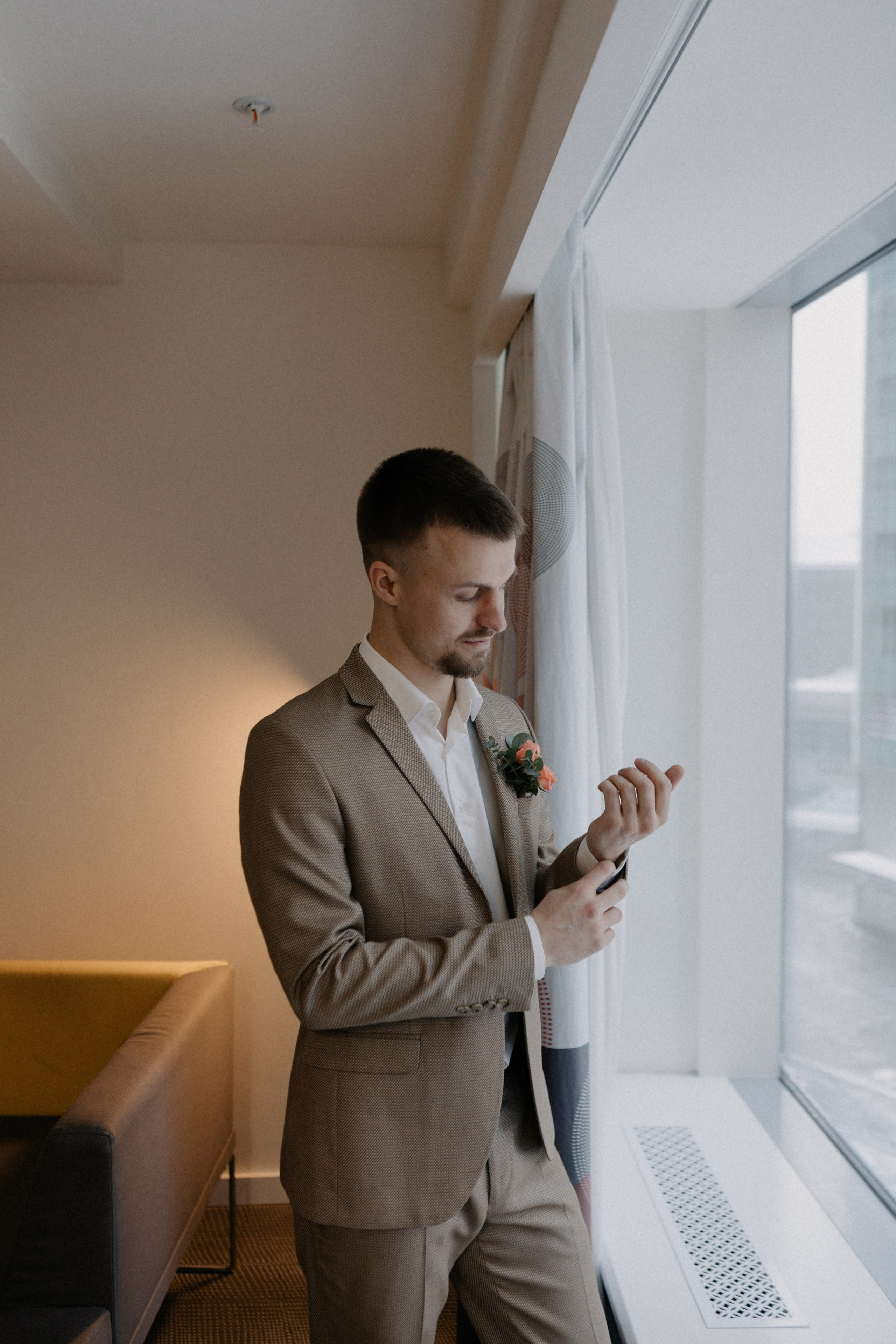 Ксюша и Илья. Утро в отеле роспись в Birds. Свадебный и портретный фотограф в Москве Анастасия Масюк