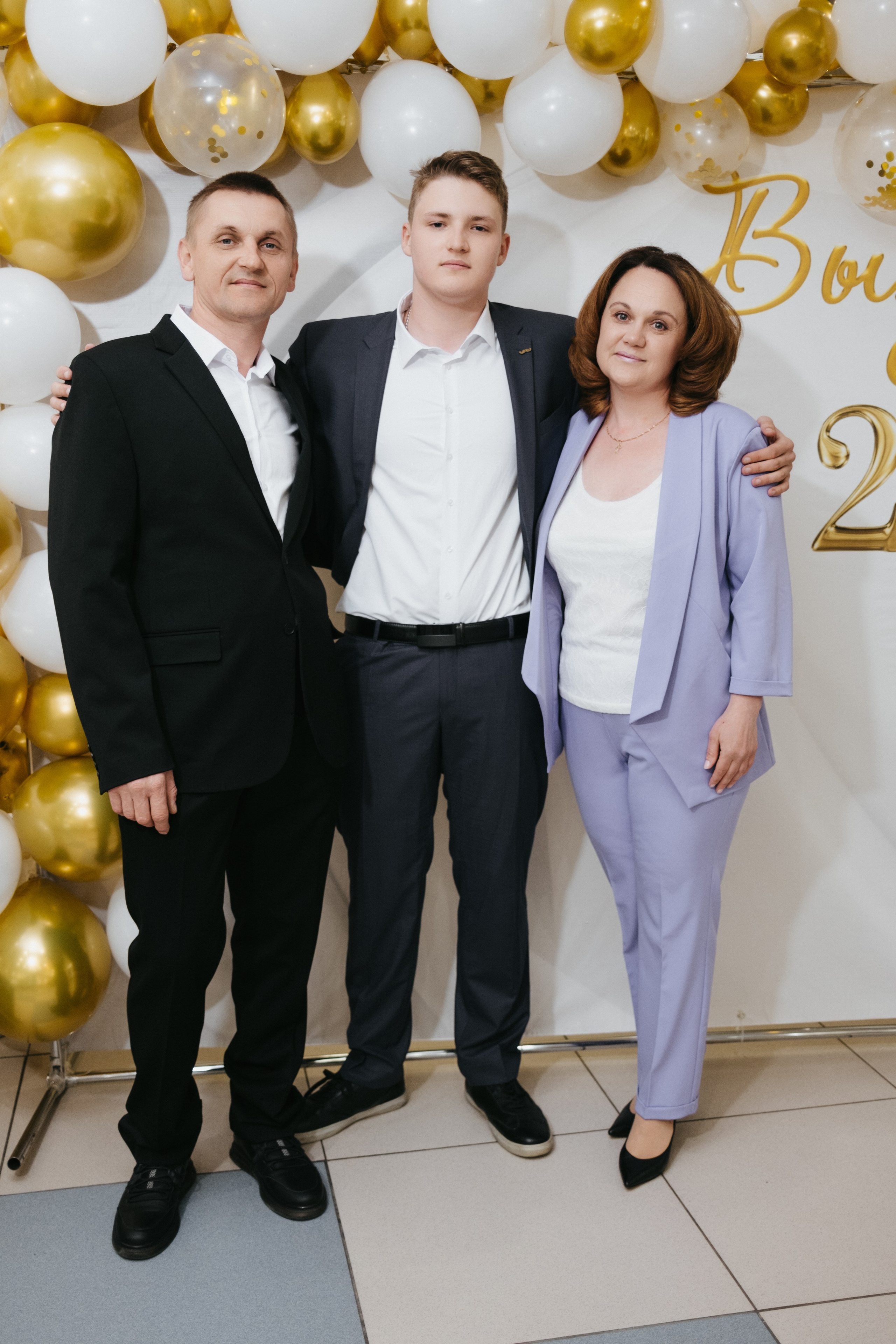 Выпускной 11 класс школы № 30. Свадебный и репортажной фотограф Денис Ожигин в Краснодаре и Краснодарском крае