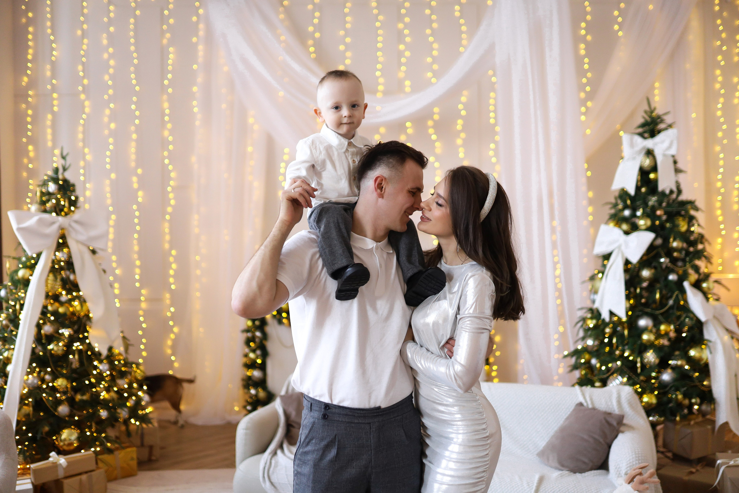 Семейная съёмка белый зал. ФОТОГРАФ ХАБАРОВСК АНАСТАСИЯ РАЧЕНКОВА