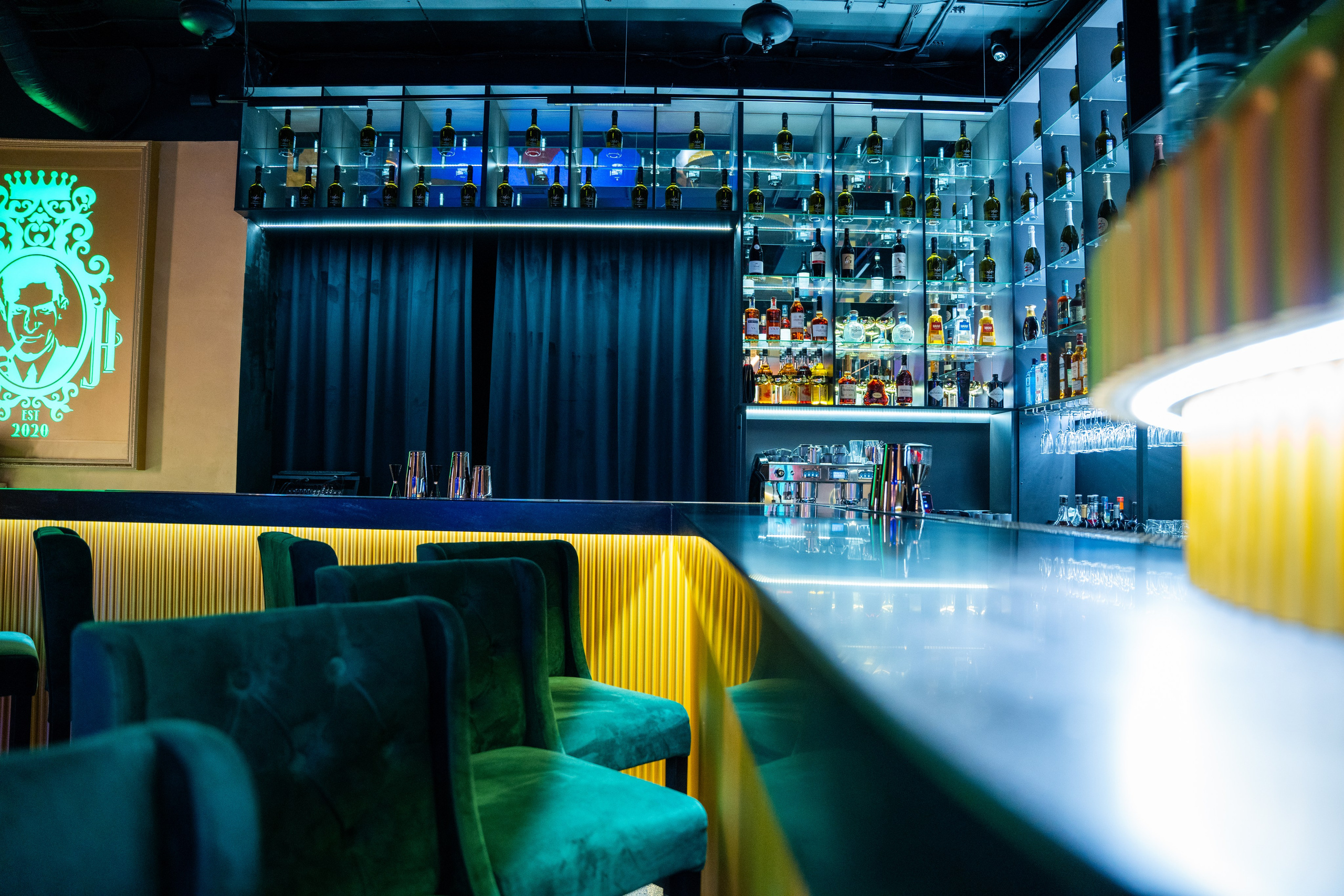 Фотосъемка интерьера стриптиз-клуба Hefner — элитный клуб Краснодара. Интерьерная фотосъемка клуба Hefner в Краснодаре — профессионально. Шедевры для Вас! Фотограф и Видеограф в Краснодаре Пахиев Руслан