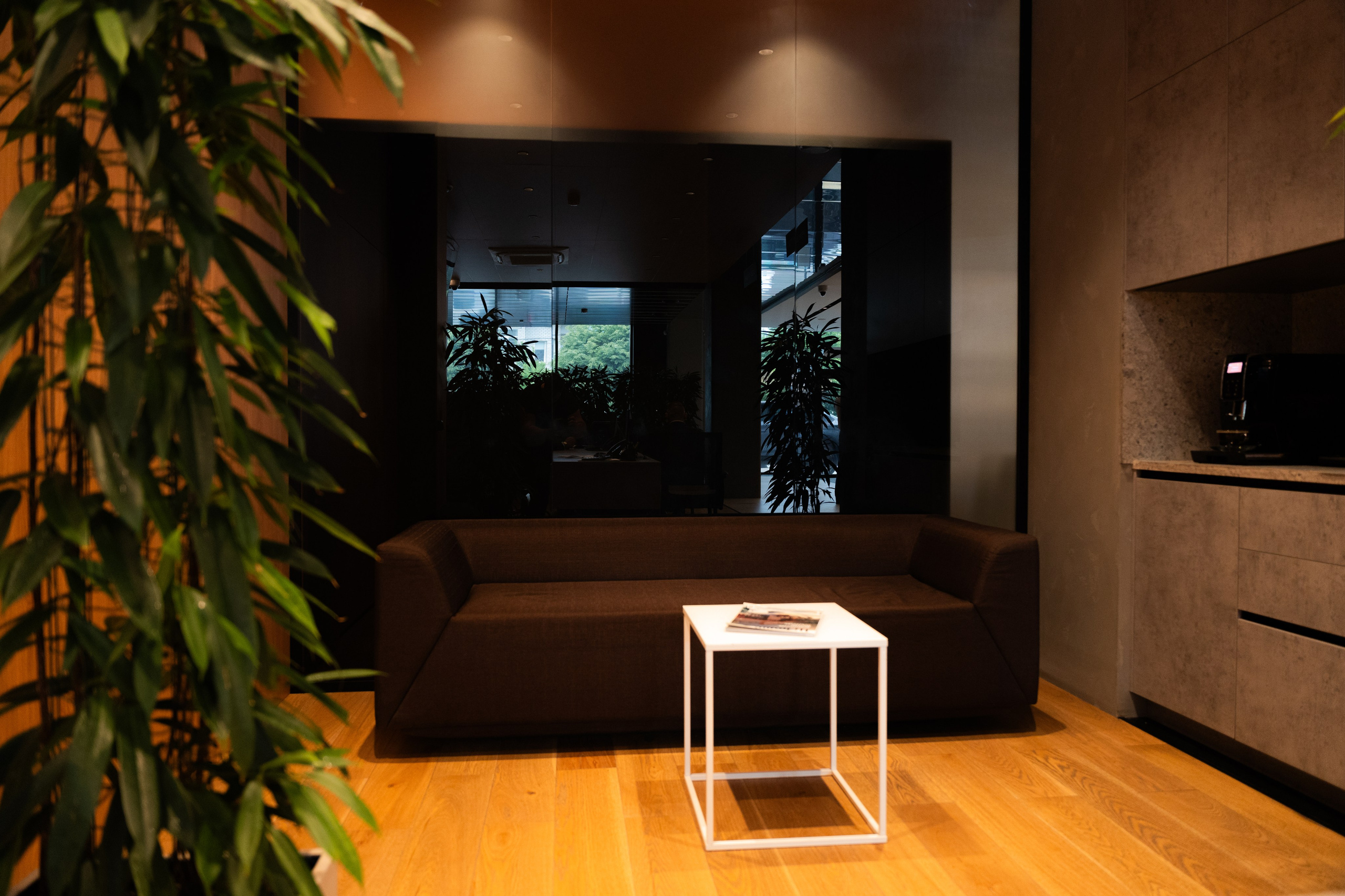 Интерьерная фотосъемка автосалона Elrus в Краснодаре. Zeekr, LiXiang Профессиональная фотосъемка интерьера премиум-автосалона в Краснодаре. Шедевры для Вас! Фотограф и Видеограф в Краснодаре Пахиев Руслан