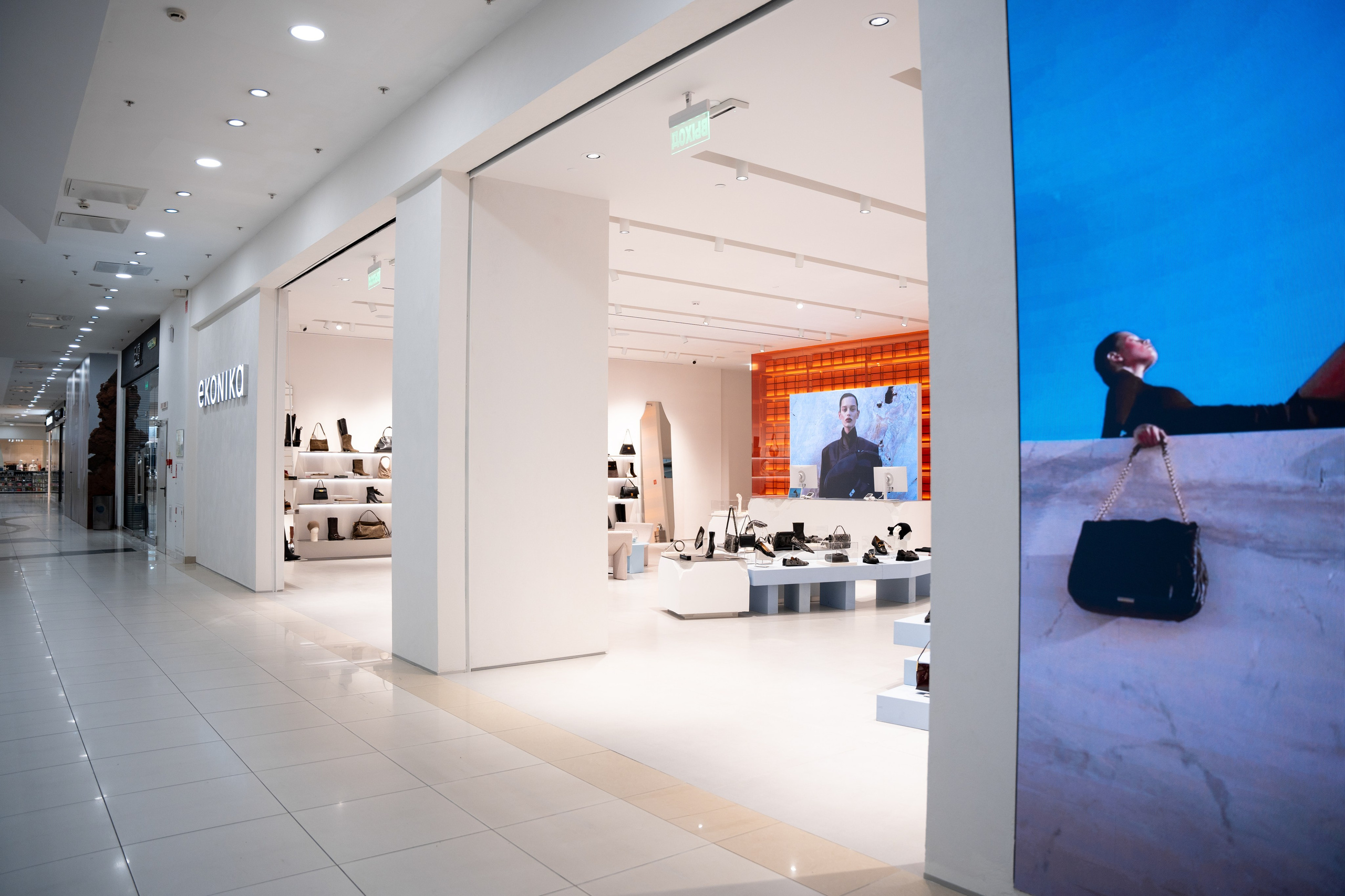 Интерьерная фотосъемка магазина Ekonika в Краснодаре — обувной бренд Профессиональная фотосъемка Ekonika — фирменный магазин в Краснодаре. Шедевры для Вас! Фотограф и Видеограф в Краснодаре Пахиев Руслан