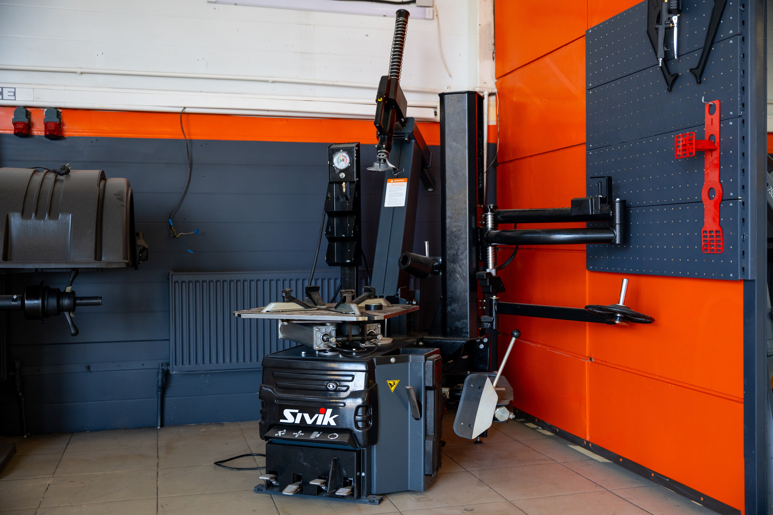 Интерьерная фотосъемка автосервиса Fit Service в Краснодаре — сеть СТО Профессиональная фотосъемка интерьера техцентра в Краснодаре. Шедевры для Вас! Фотограф и Видеограф в Краснодаре Пахиев Руслан