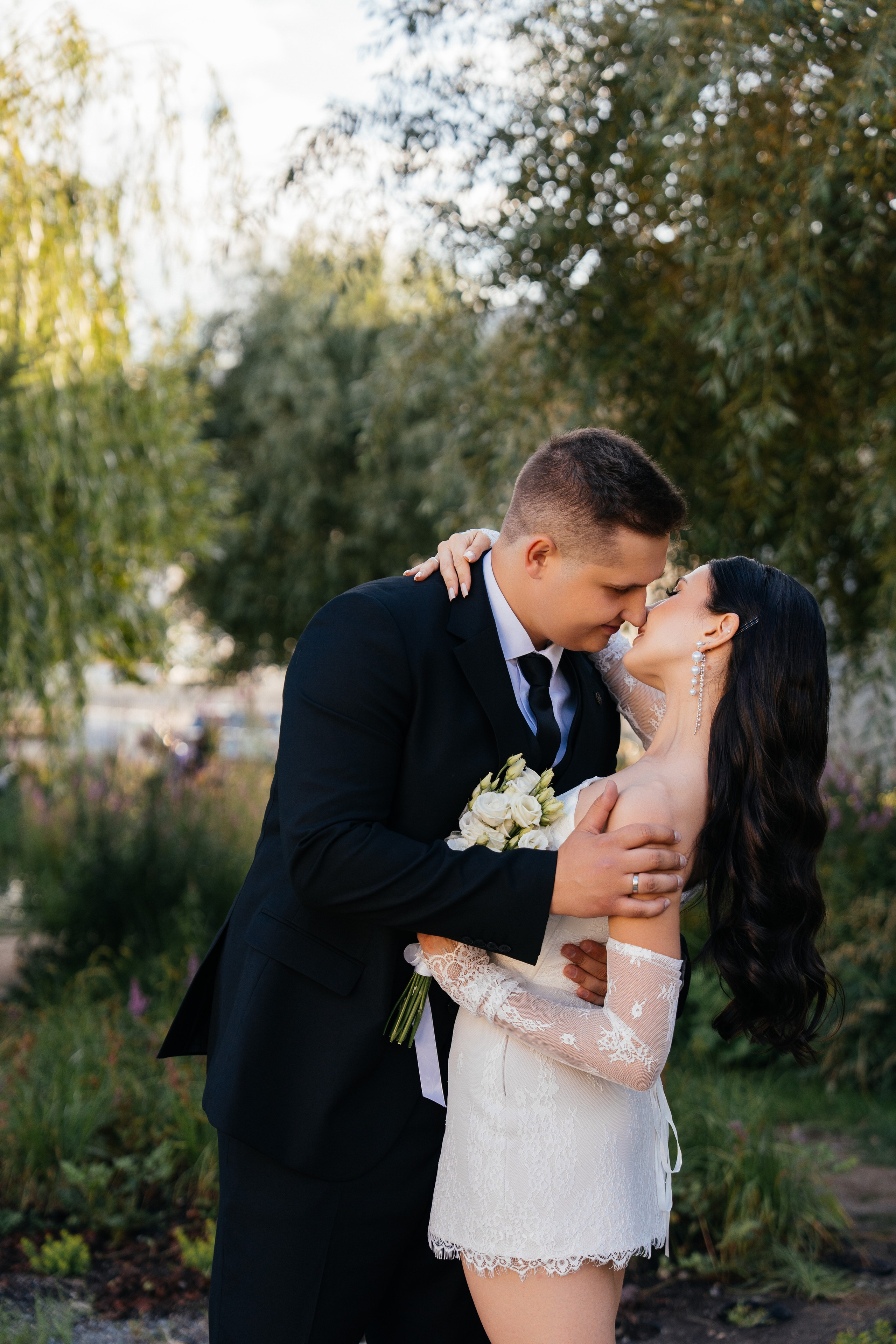 Свадебная фотосессия в Москве у высотки на Котельнической набережной. Свадебный фотограф в Москве Анна Полушина