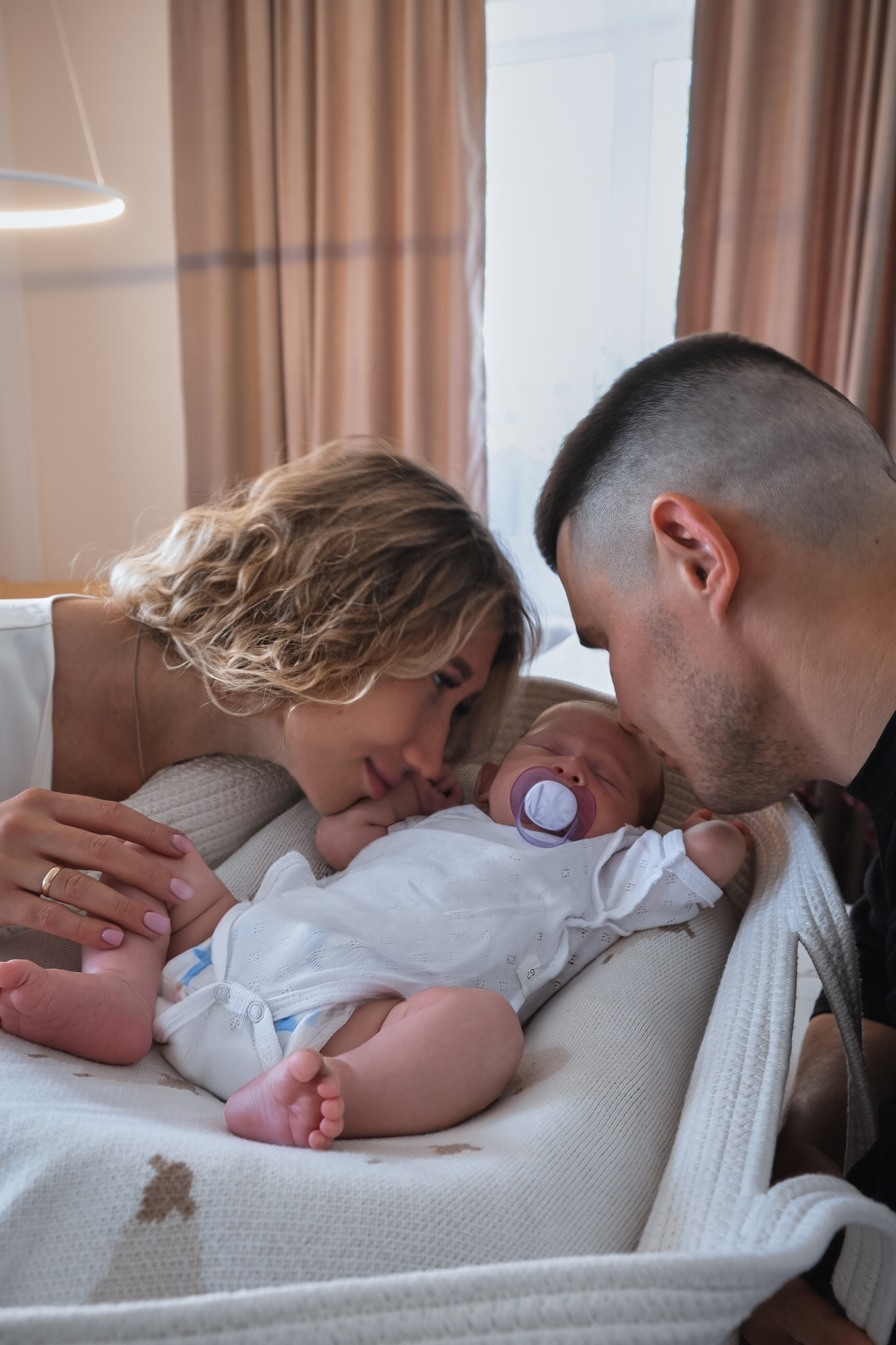 Домашняя с малышом. Фотограф на камеру и мобильная съемка в Казани Лидия