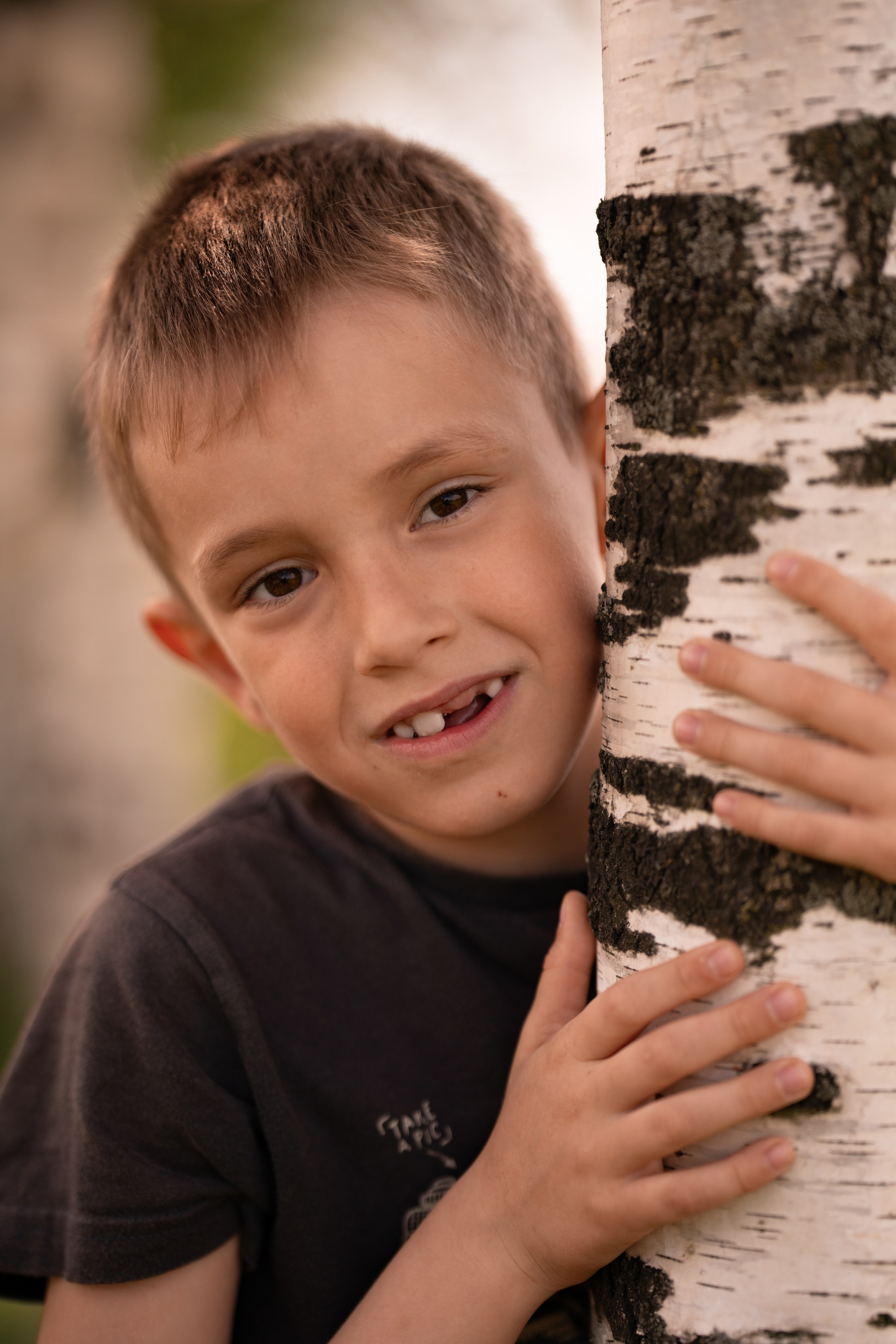 Ксения, Кирилл и Кристина в цветущем саду. Семейный и портретный фотограф в Санкт-Петербурге Татьяна Гримоть