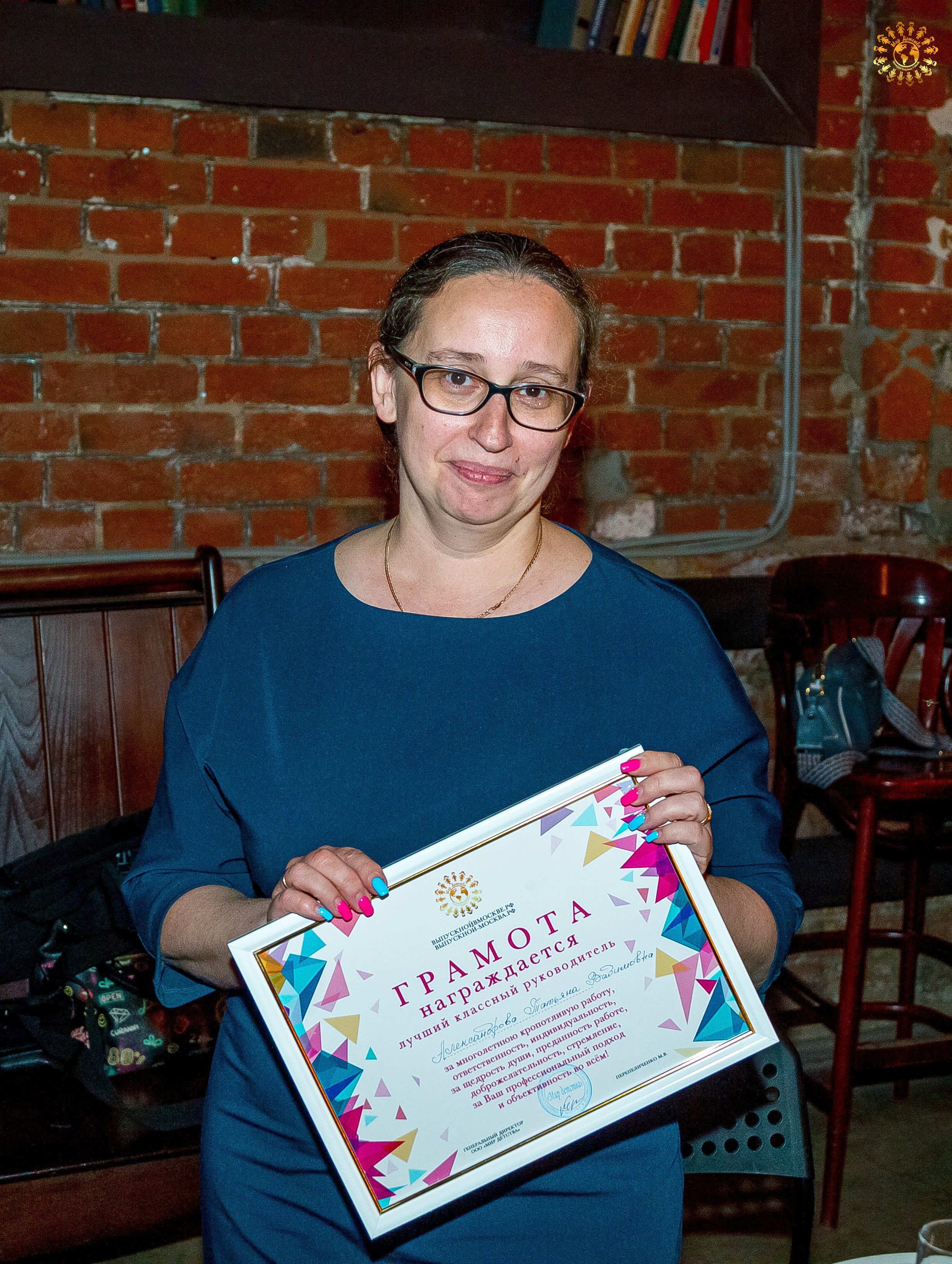 Выпускной 2023 (Школа 548; 9 Ж класс) AG Loft «Библиотека», Москва. Репортажная съемка в Москве и области. Анималистика