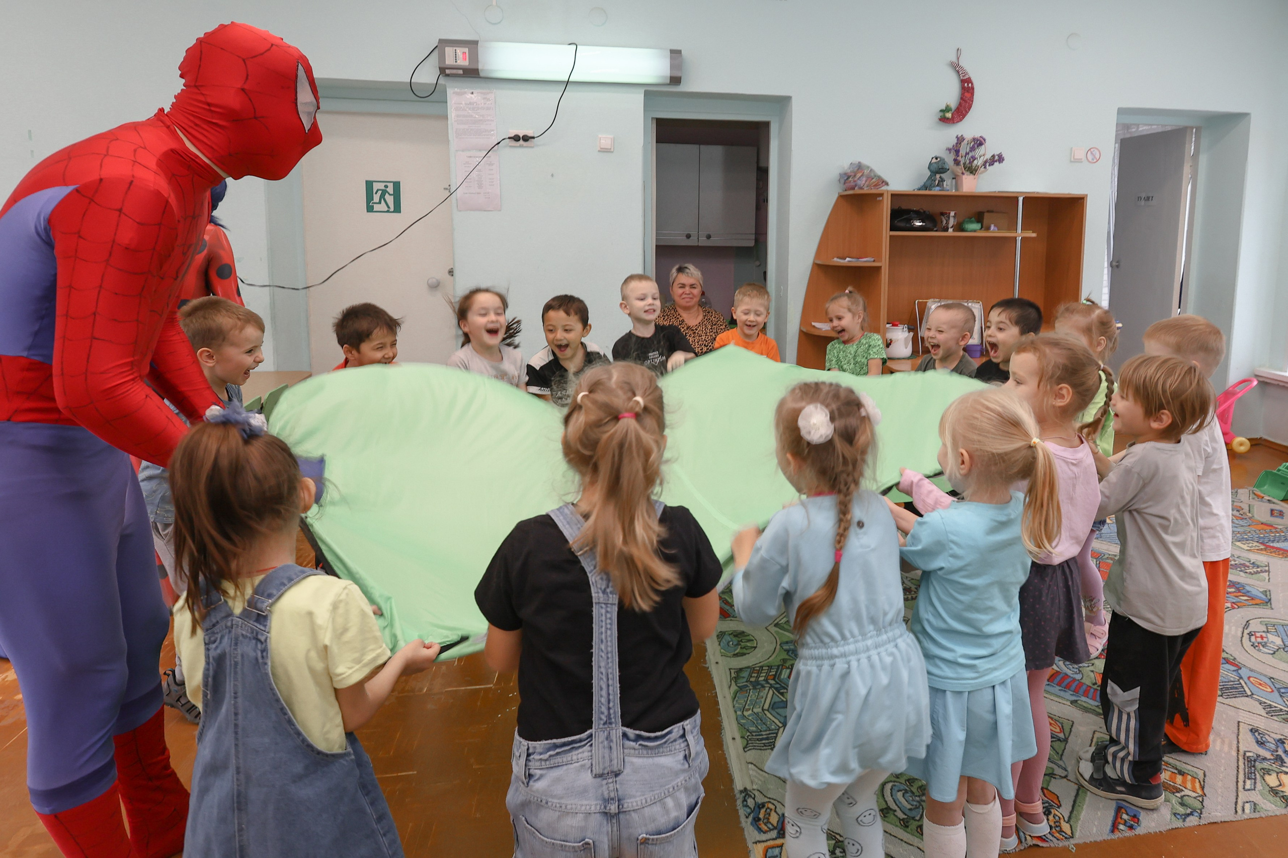 Детский день рождения с Человеком-пауком и Леди Баг