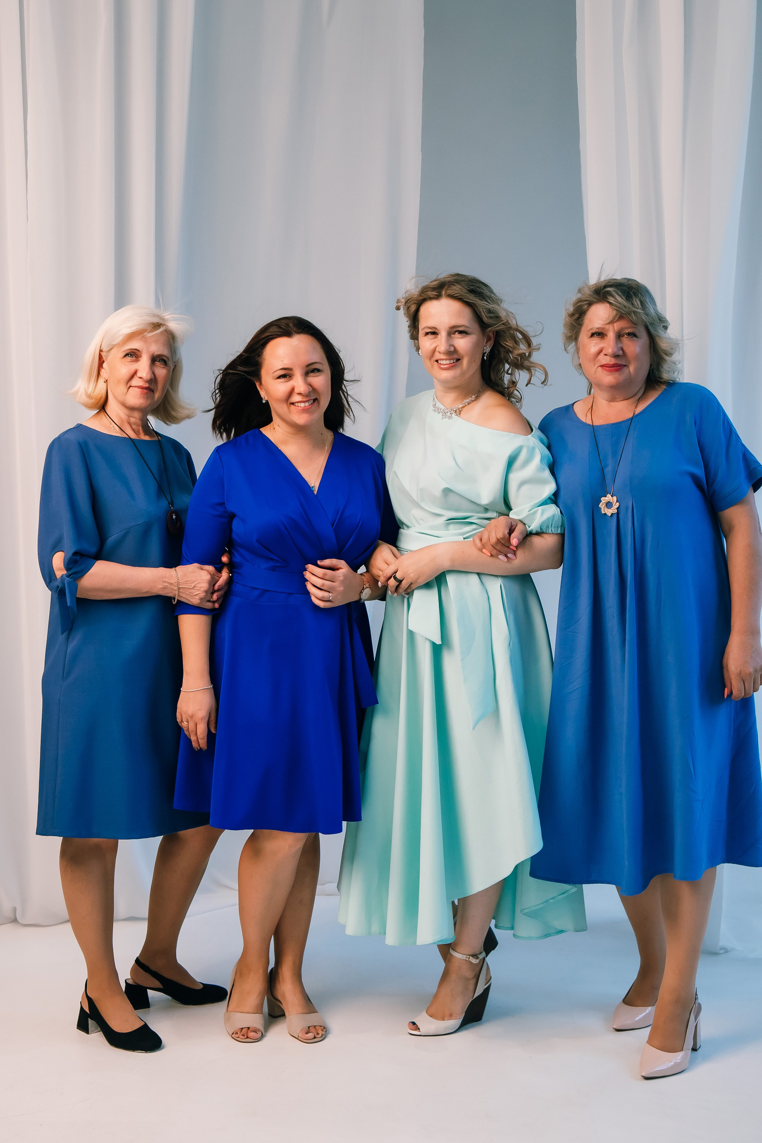 Фотосессия большой семьёй в студии в Екатеринбурге. Свадебный, семейный фотограф, контент съёмка. Екатеринбург. Елена Граф