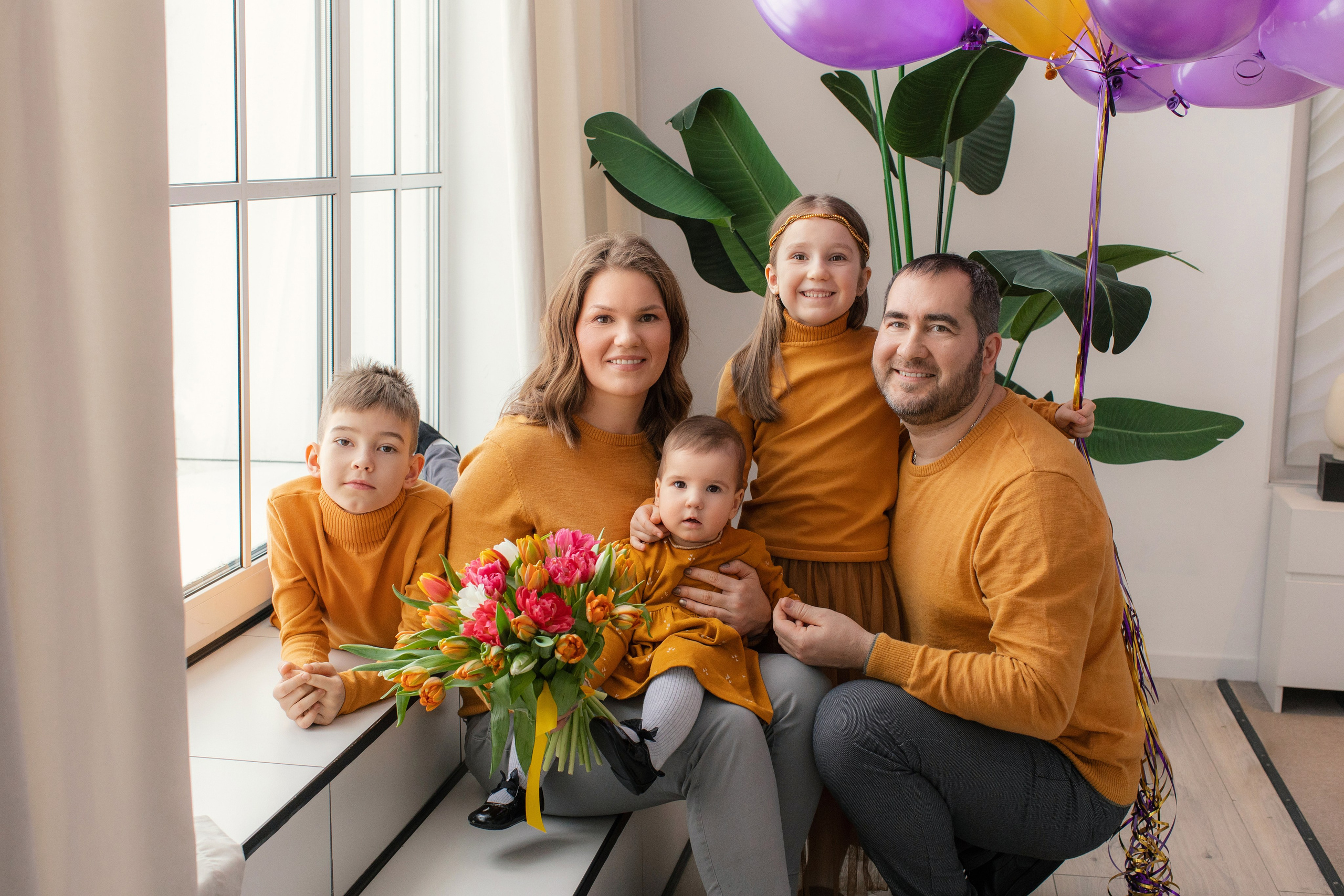 Семейная в интерьерной студии. Фотограф новорожденных, семейный фотограф в Санкт-Петербурге