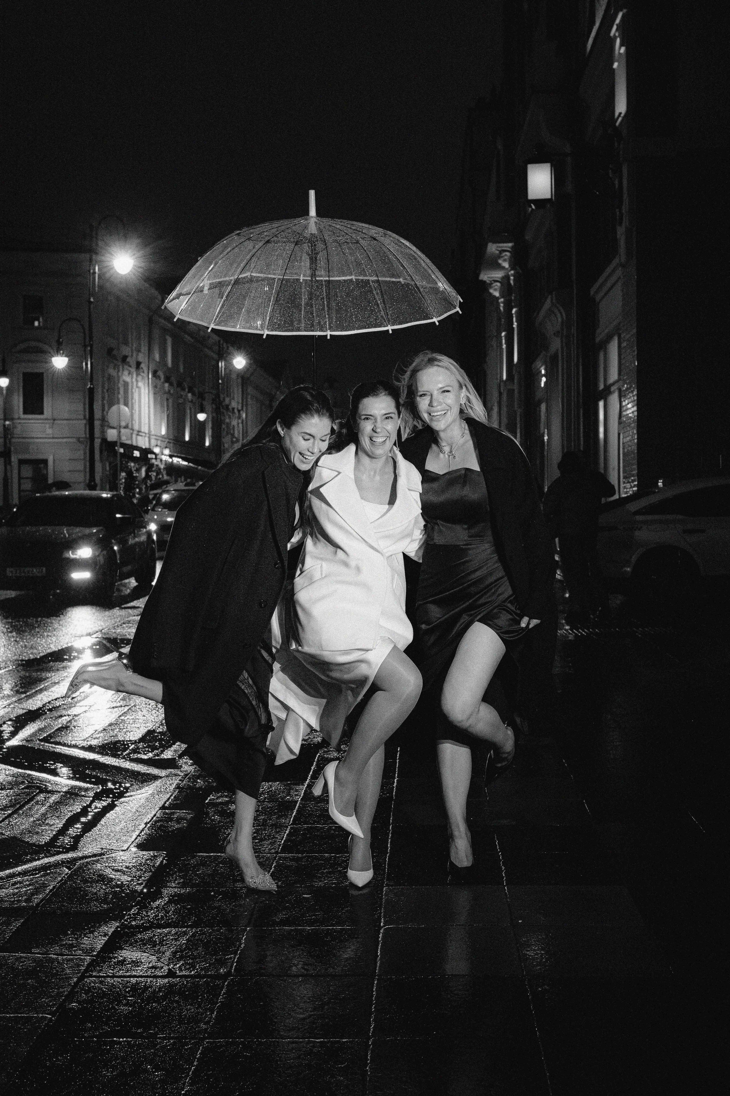 One rainy day in Moscow…. Сентиментальная свадебная фотография