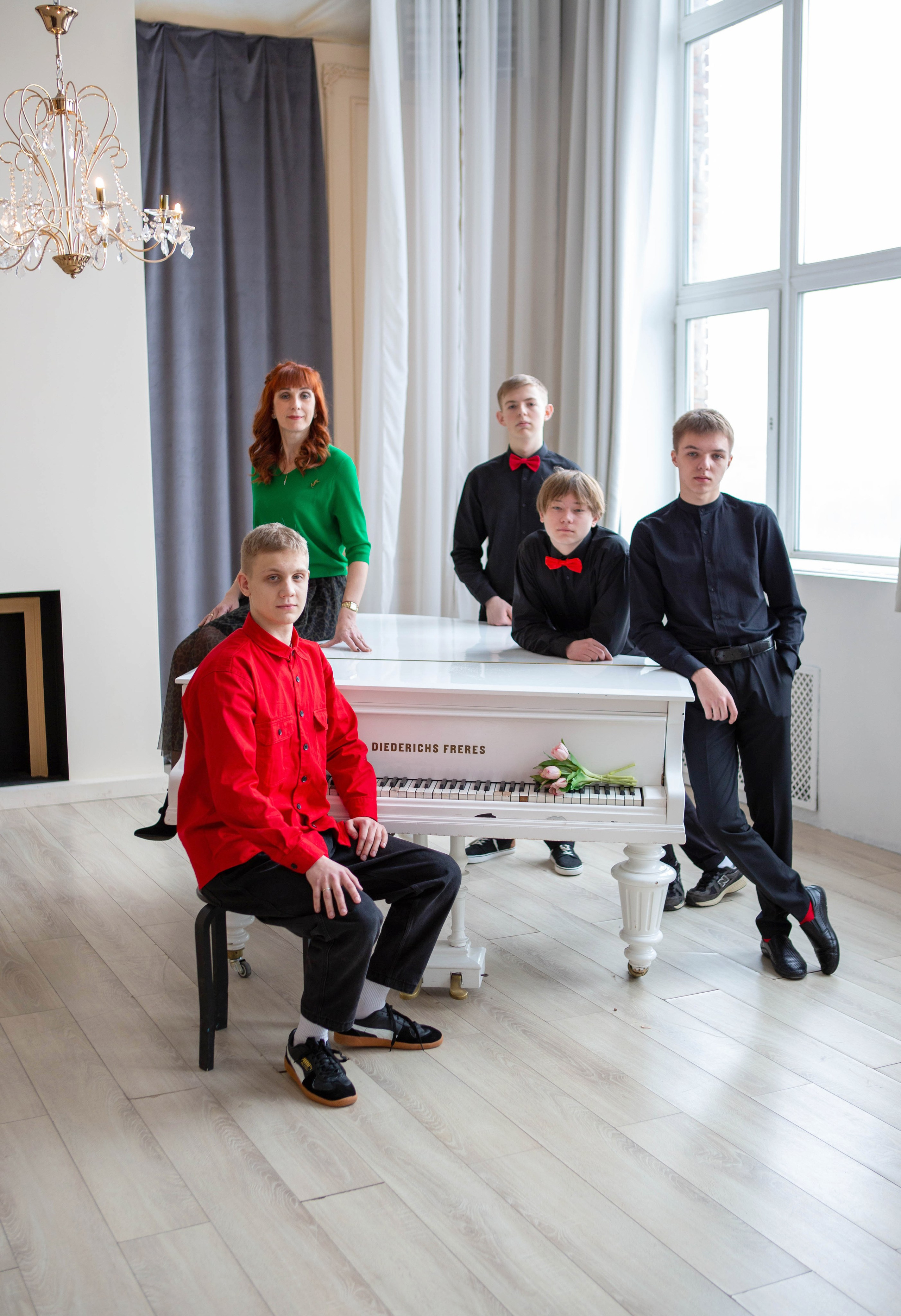 Красный с черным. Выпускные альбомы Воронеж от Веры Соколовой