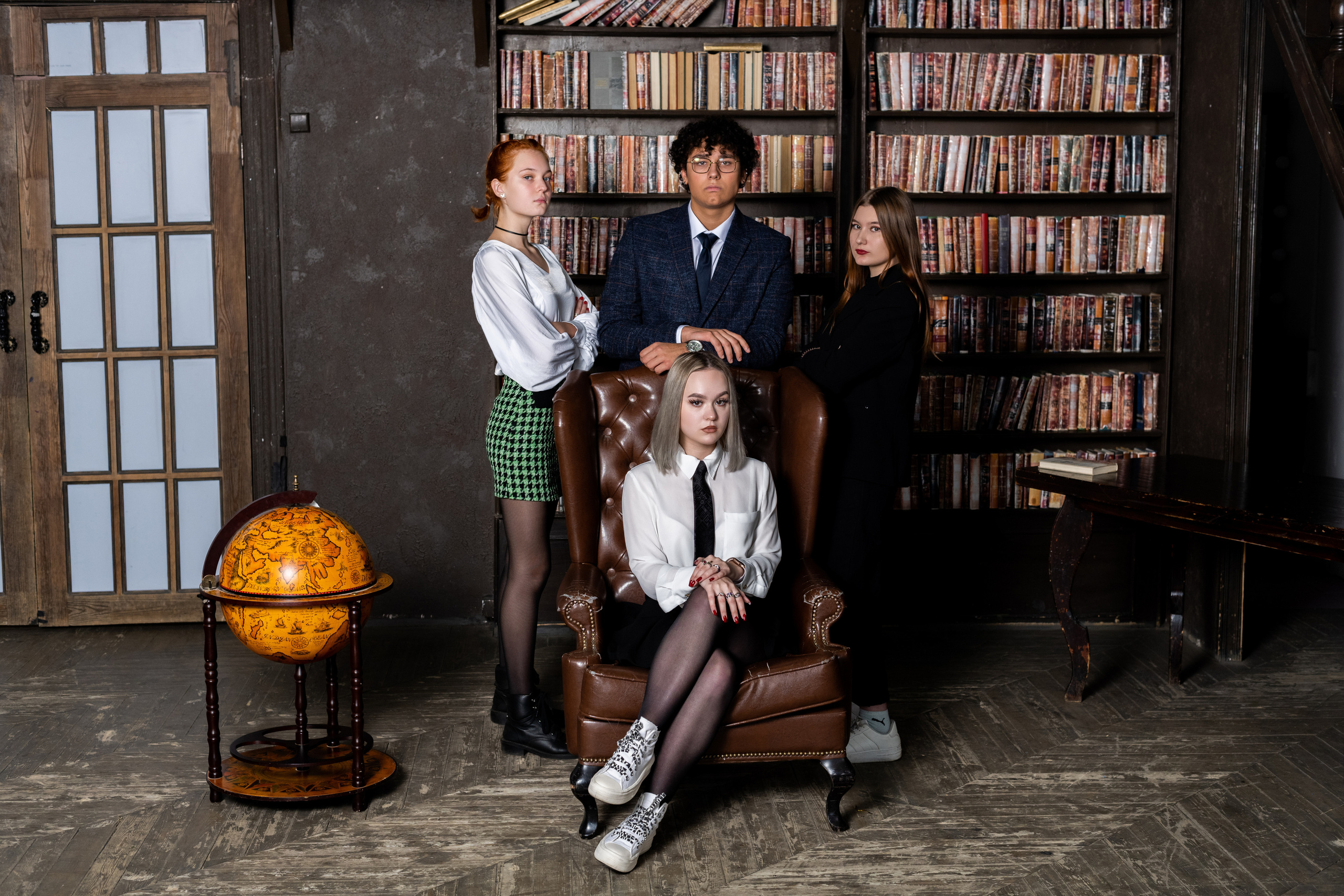 Пример фото выпускников в студии. Выпускные альбомы в Подольске Москве и МО