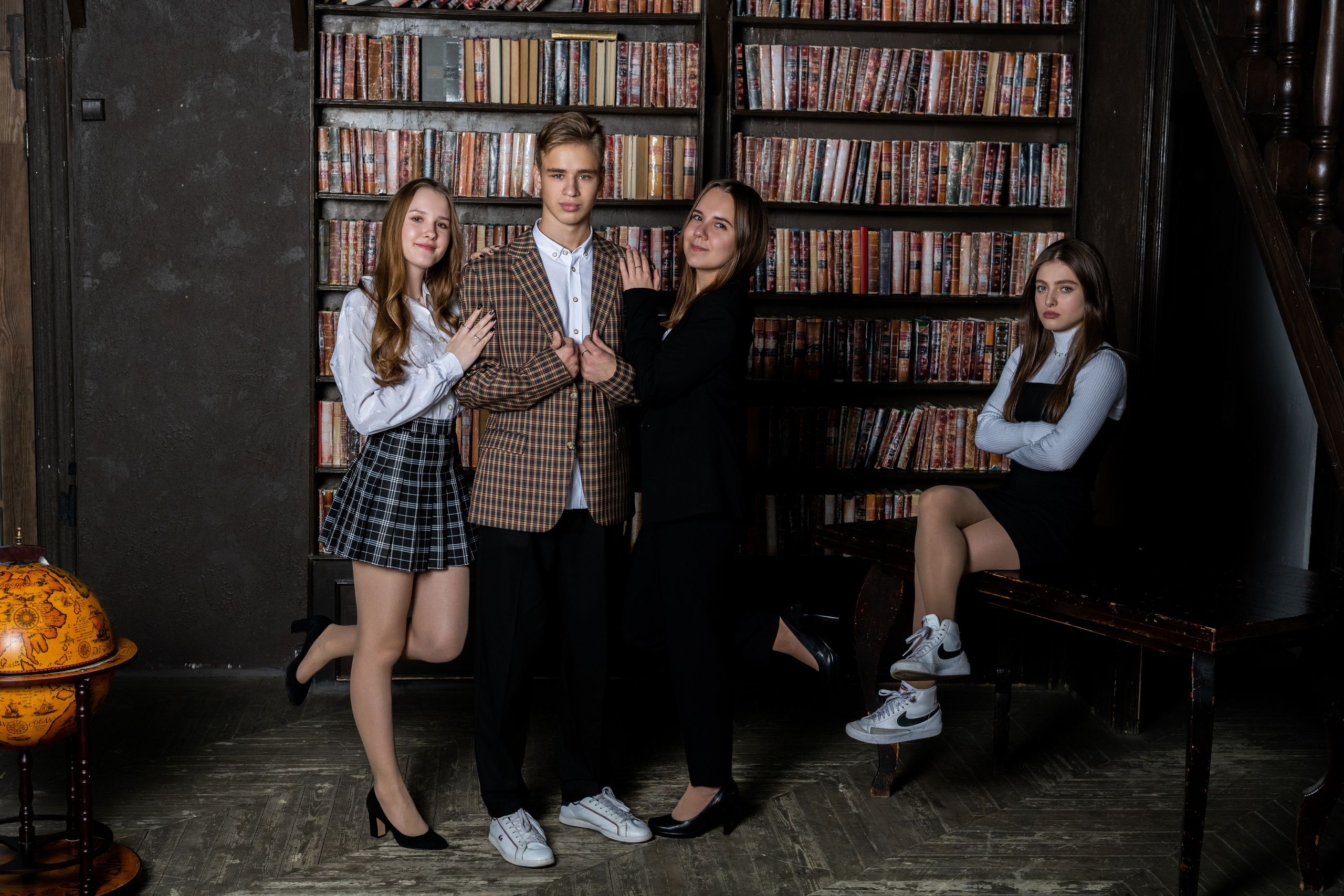 Пример фото выпускников в студии. Выпускные альбомы в Подольске Москве и МО