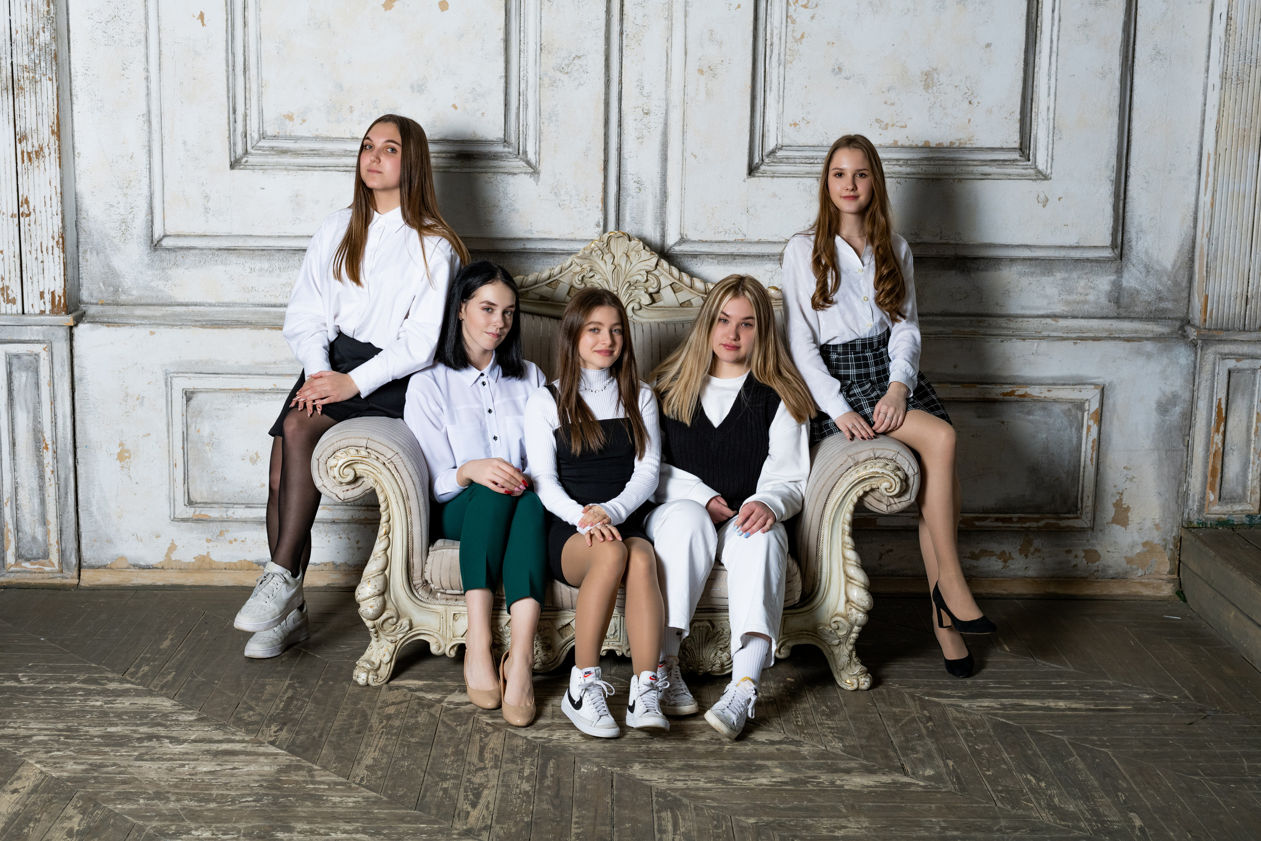 Пример фото выпускников в студии. Выпускные альбомы в Подольске Москве и МО