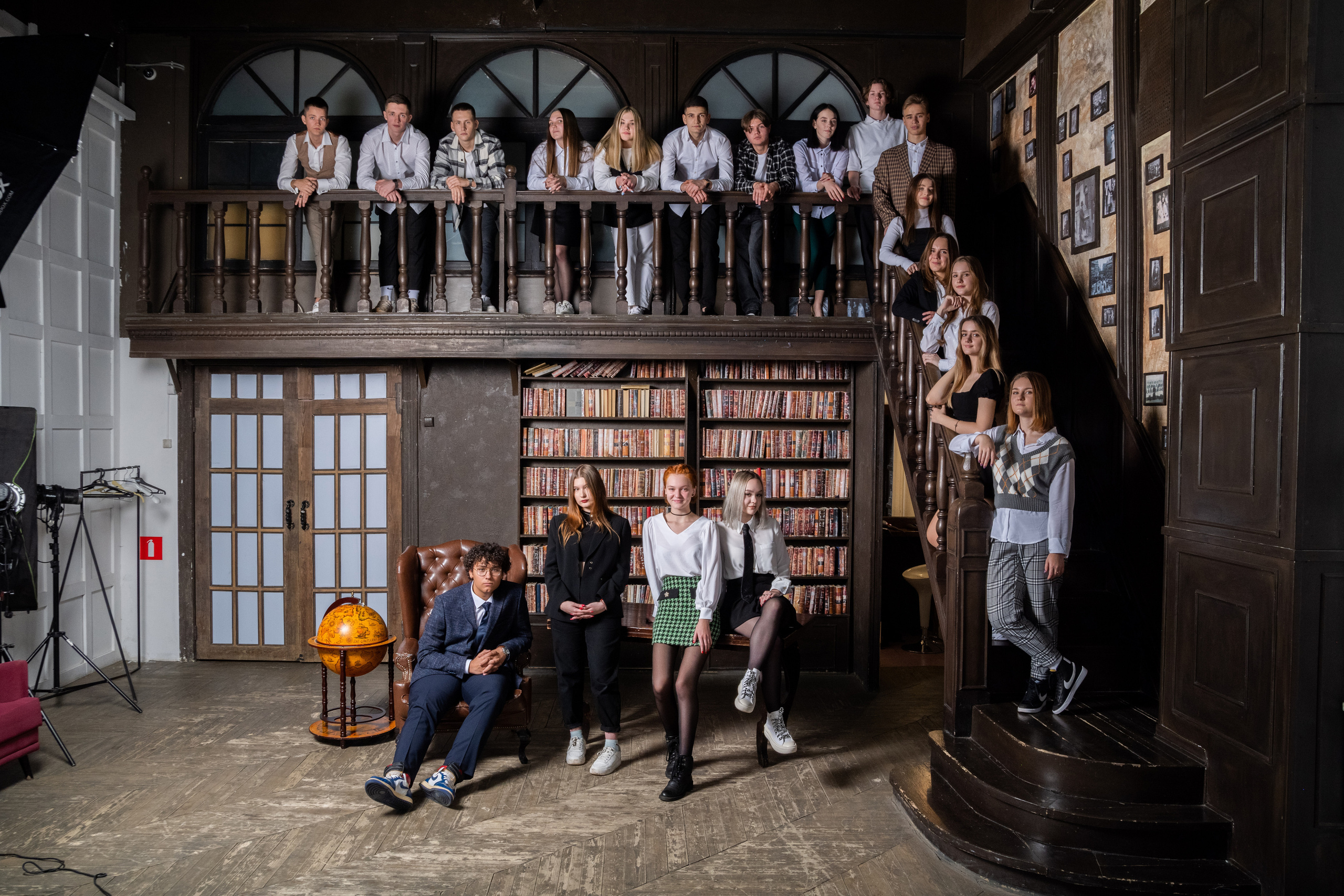 Пример фото выпускников в студии. Выпускные альбомы в Подольске Москве и МО