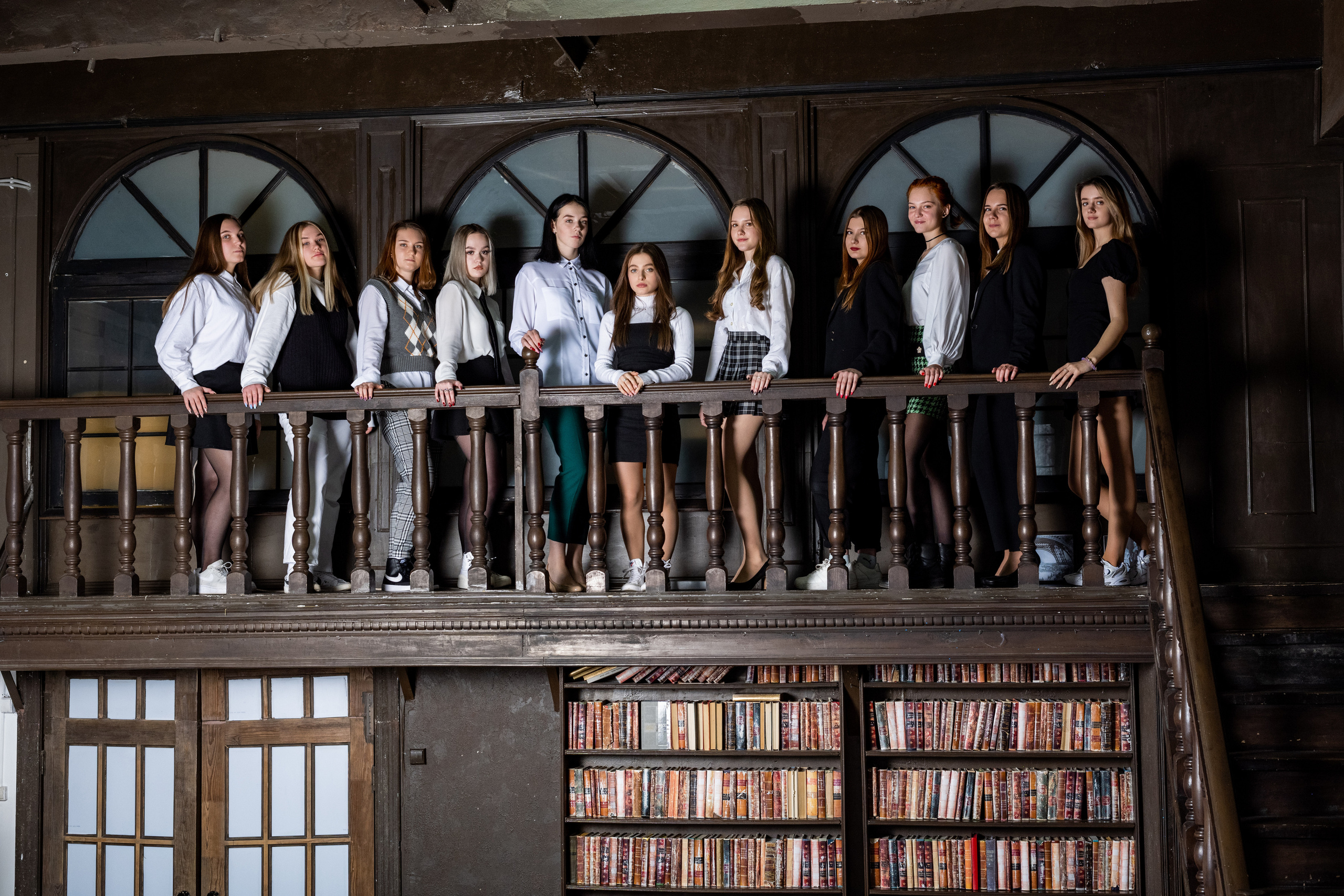 Пример фото выпускников в студии. Выпускные альбомы в Подольске Москве и МО