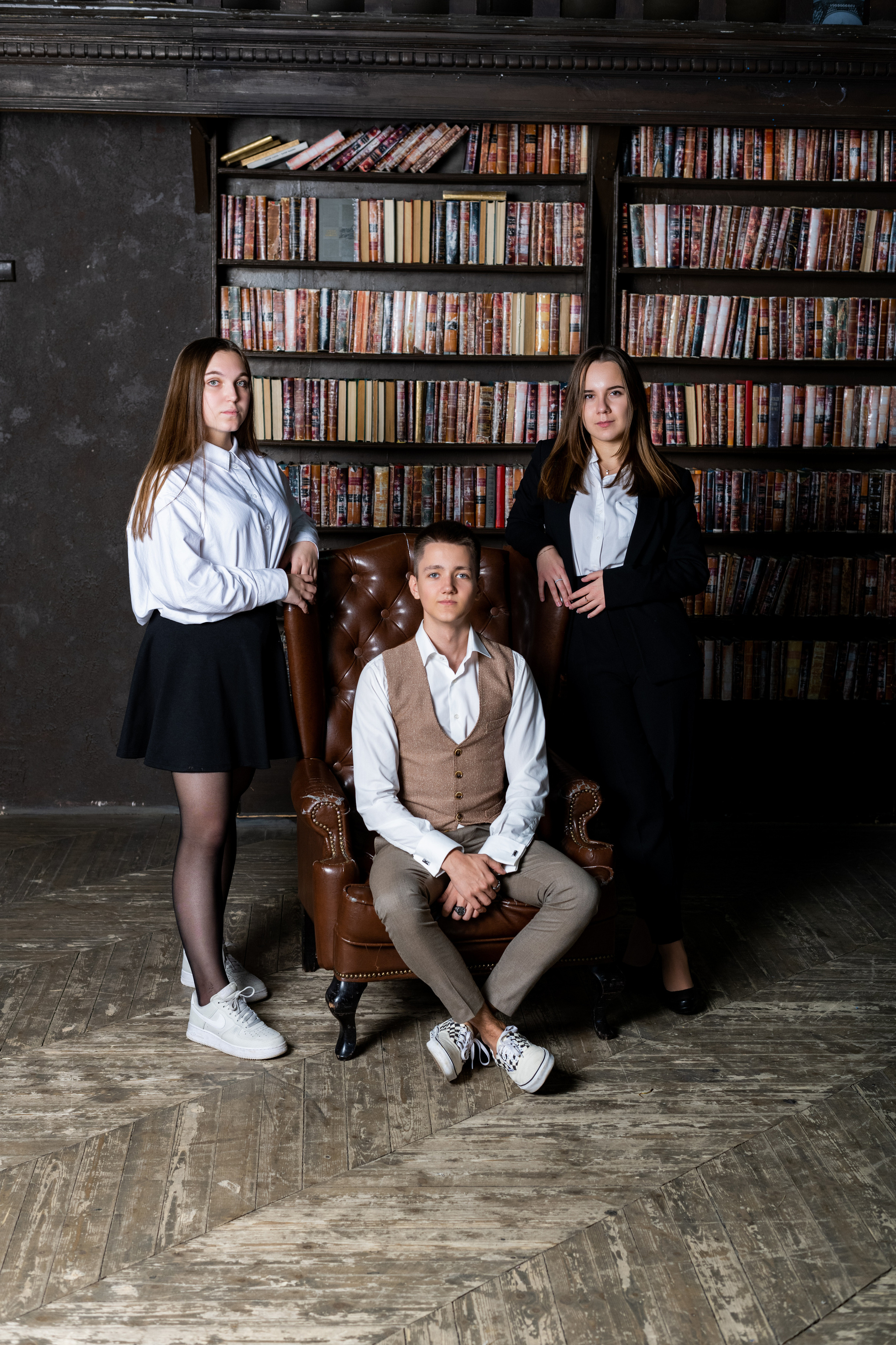 Пример фото выпускников в студии. Выпускные альбомы в Подольске Москве и МО